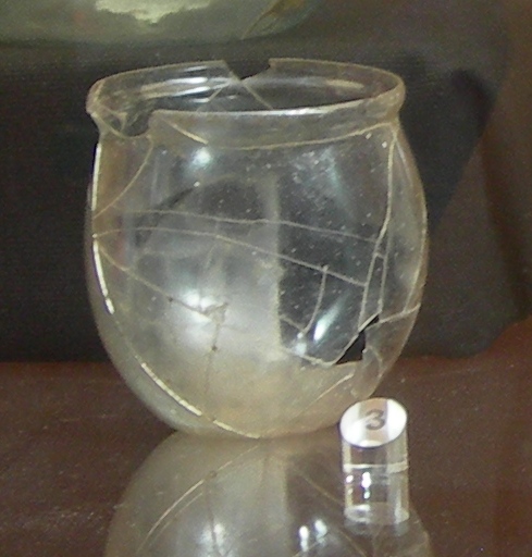 Bicchiere con corpo ovoidale. rütti 53; roffia(1993) 78