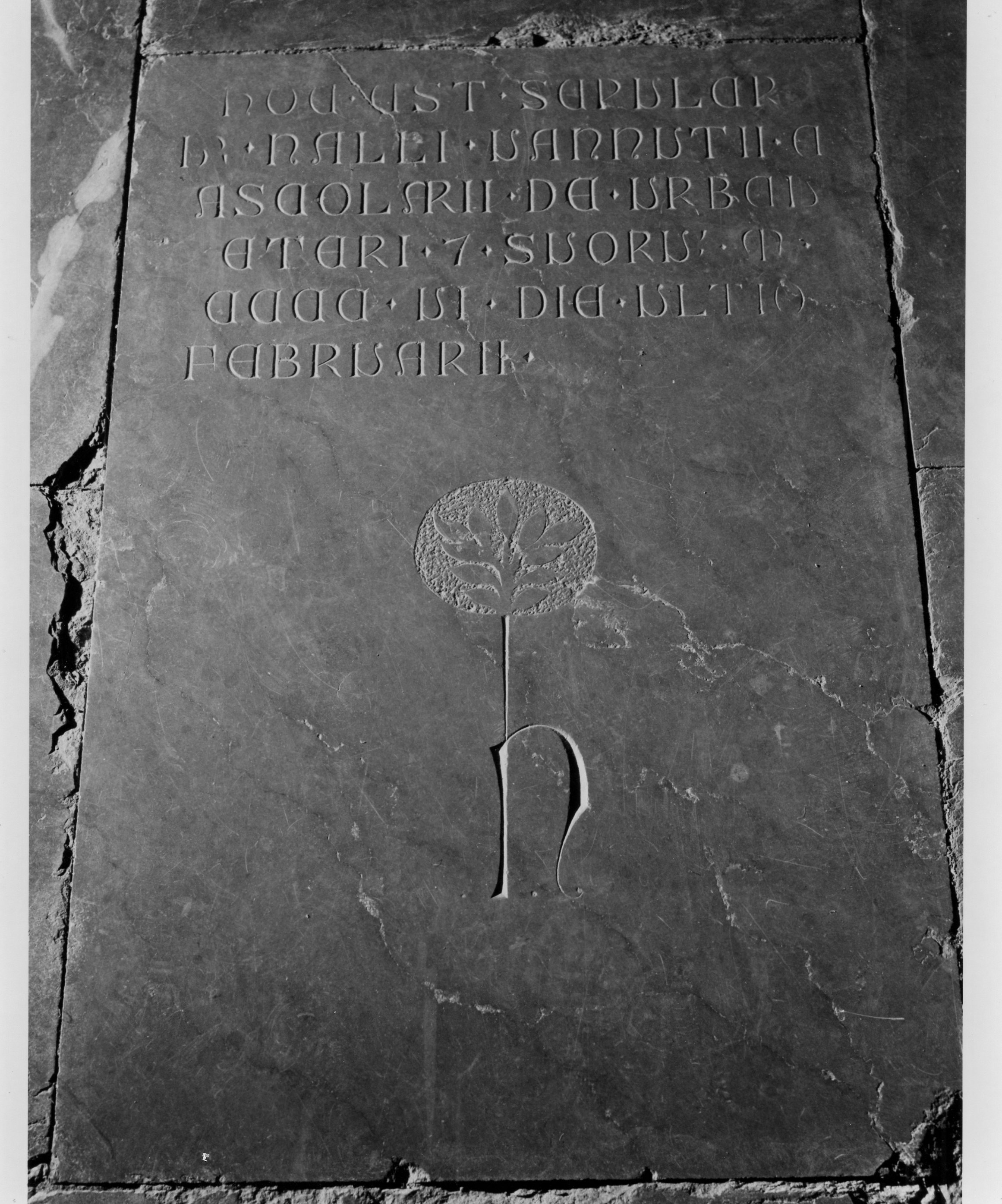 lapide tombale, opera isolata - ambito orvietano (sec. XV)