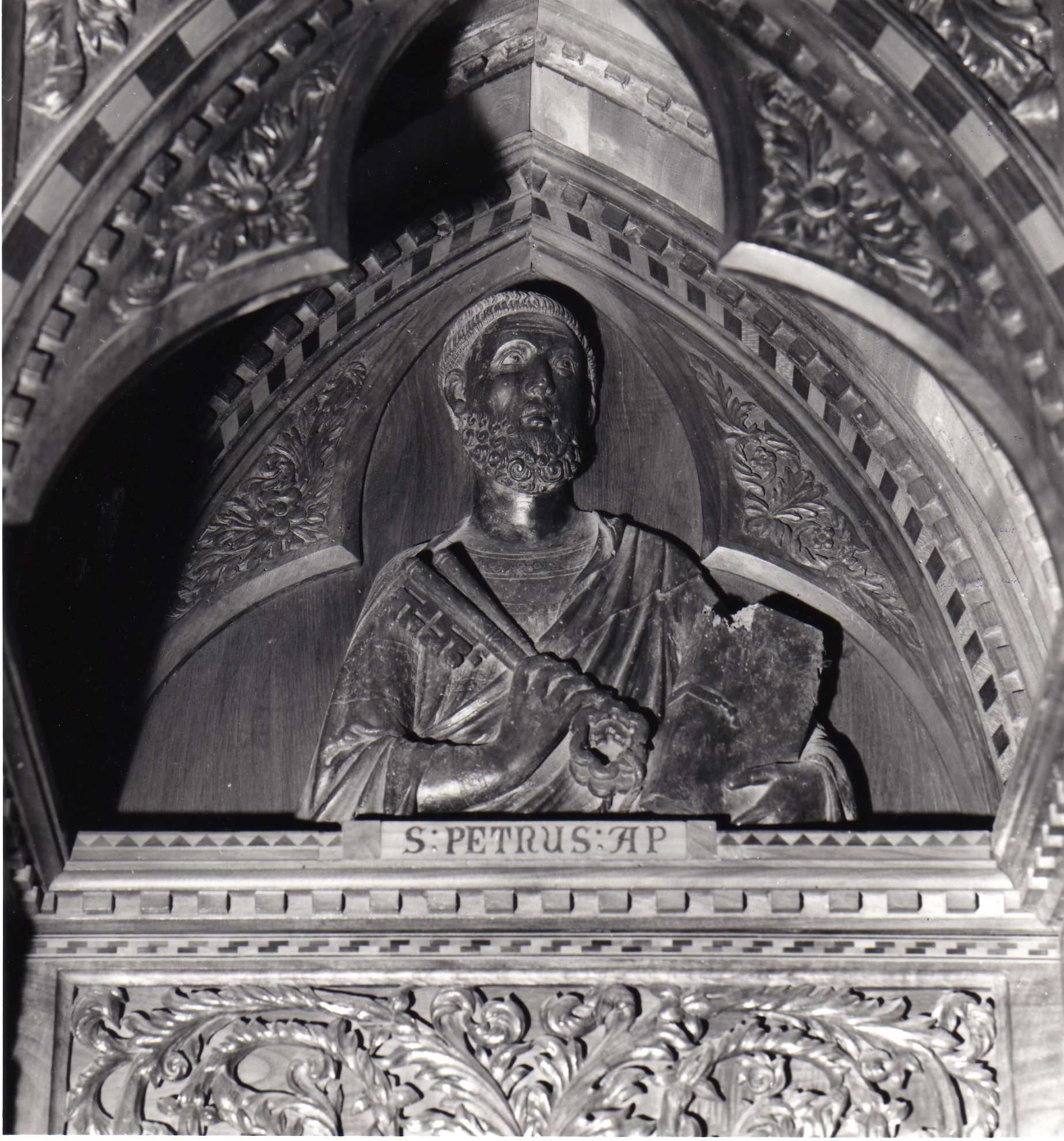 San Pietro Apostolo (scultura - altorilievo, complesso decorativo) - ambito dell'Italia centrale (metà XIV)