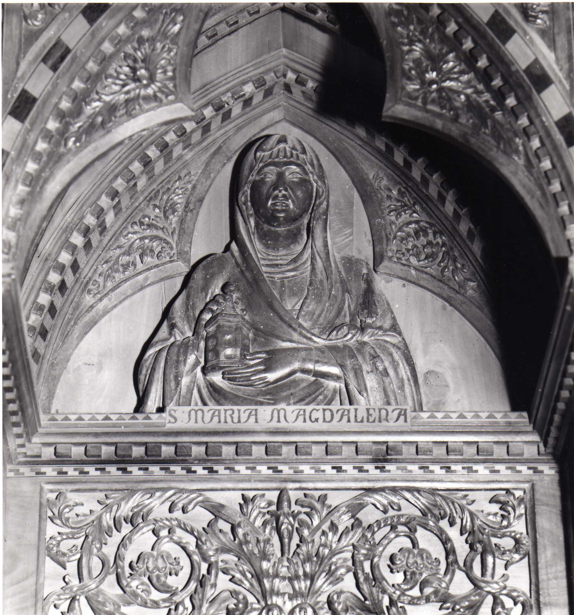 Santa Maria Maddalena (scultura - altorilievo, complesso decorativo) - ambito dell'Italia centrale (metà XIV)