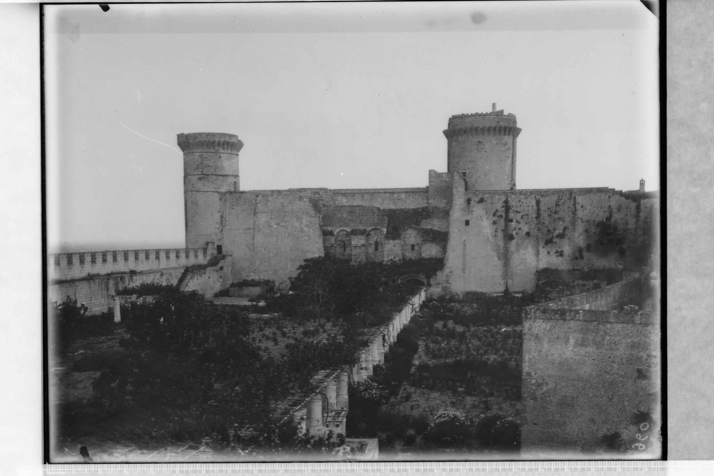 Oria (BR) - Castello (negativo) di Foto Dell'Aquila (XX)