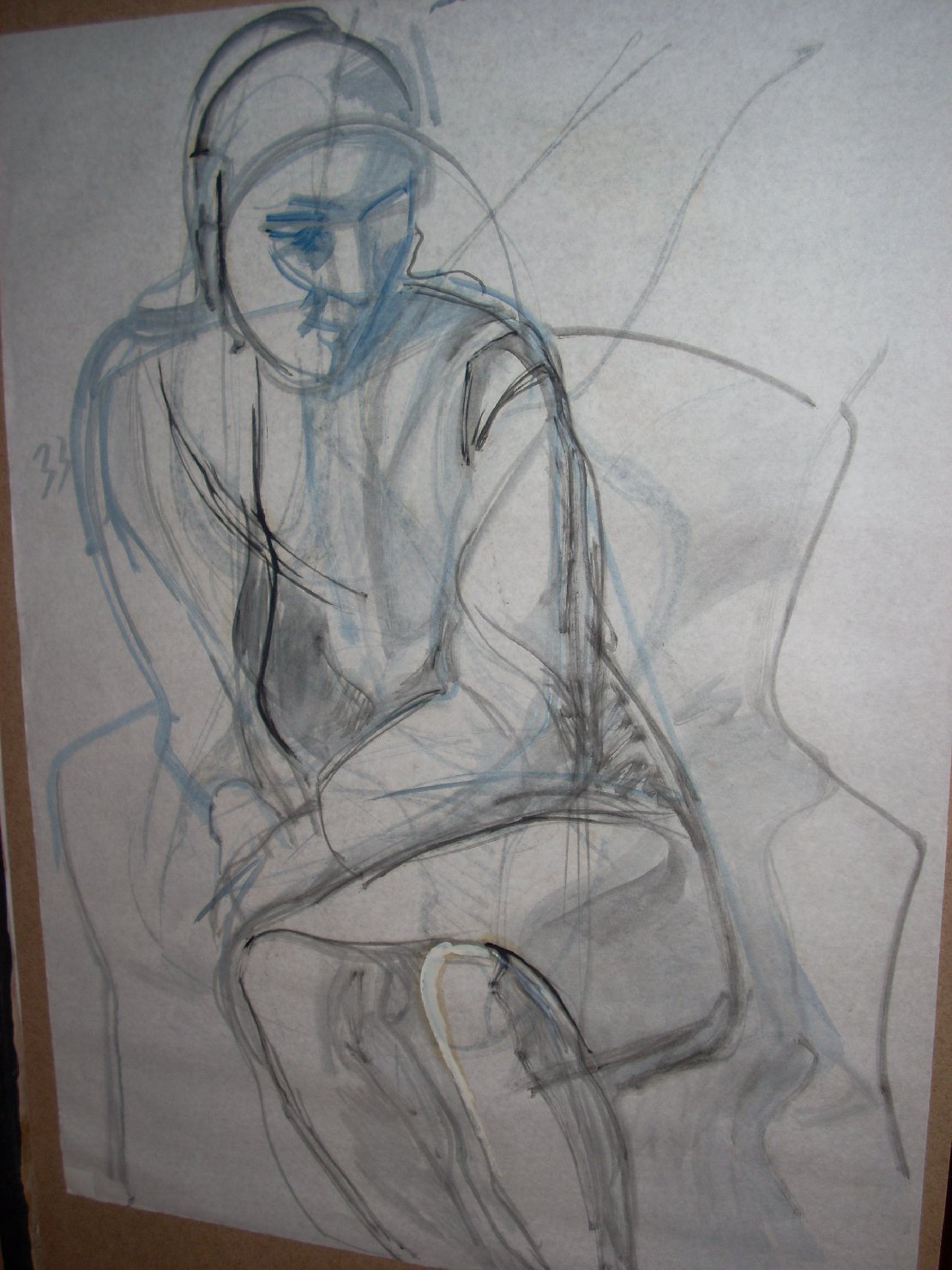 Donna 33, figura femminile seduta (disegno) di Ciamarra Elena (sec. XX)