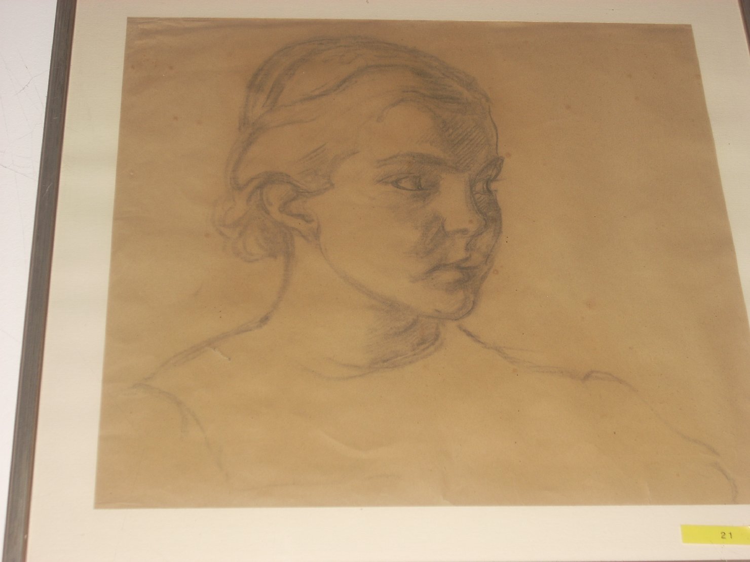 Minna bambina con chignon, ritratto di donna (disegno) di Ciamarra Elena (sec. XX)