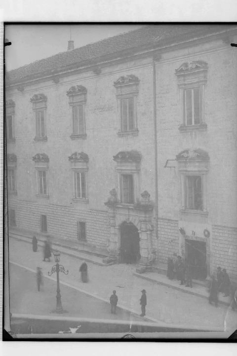 Gravina di Puglia (BA) - Palazzo Orsini (negativo) di Anonimo, Anonimo (XX)