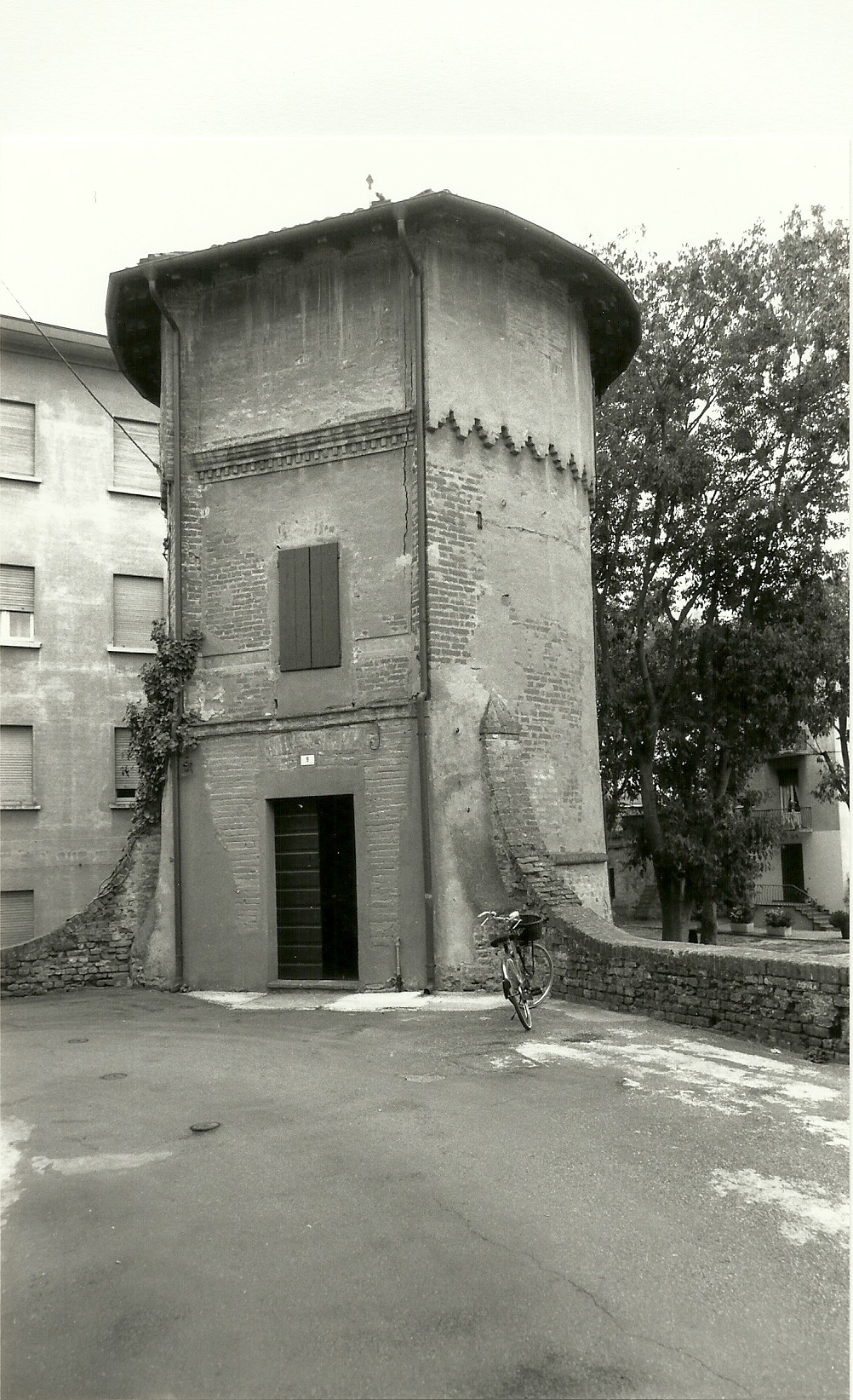 Torre angolare di Sud Est delle mura urbiche (torre) - Busseto (PR)  (Sec. XVII; sec. XX)