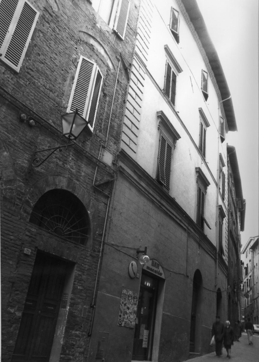 Casa tardo settecentesca in Via dei Rossi (casa, in linea) - Siena (SI)  (XIV; XVIII, ultimo quarto)