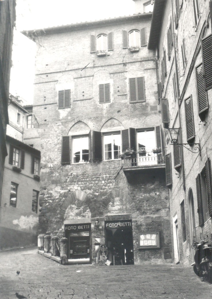 Casa medievale in via Monna Agnese (casa) - Siena (SI)  (XIII, seconda metà; XIII, seconda metà; XIII, seconda metà; XVI)