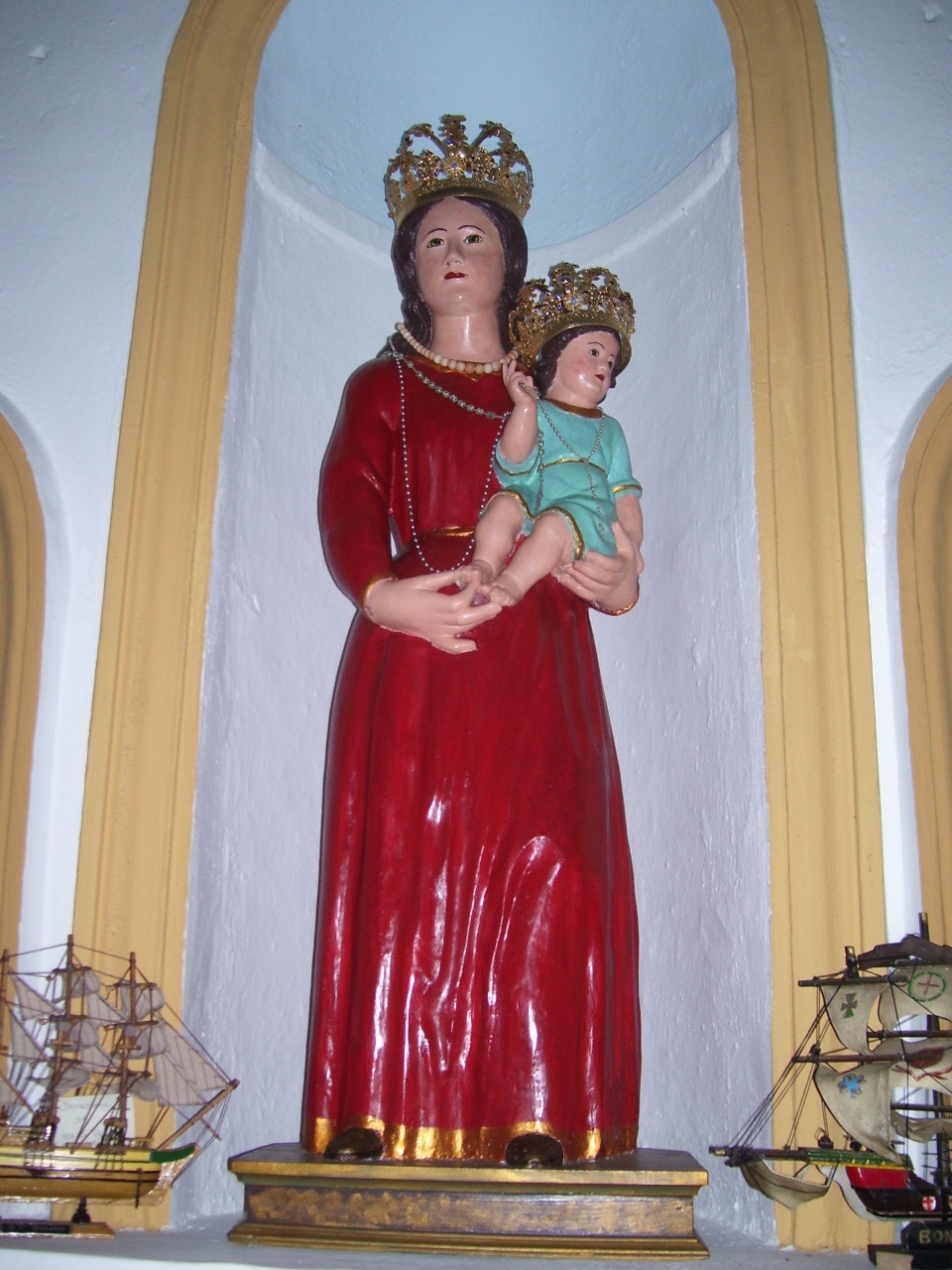Madonna di bonaria, madonna con bambino (statua)
