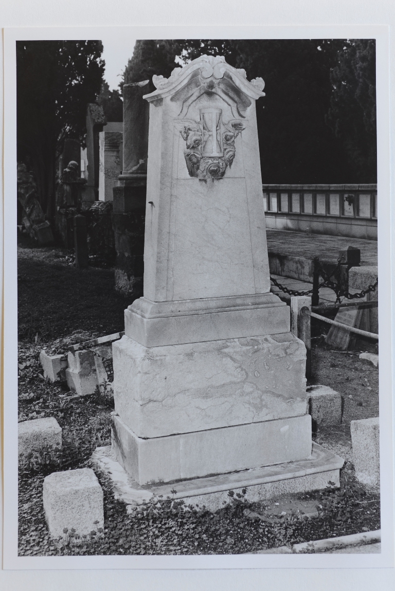 Amelia de carlo ugolini (?) (monumento funebre)