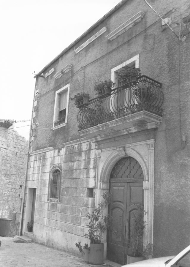Palazzo Tirabassi (palazzo, monofamiliare) - Oratino (CB) 