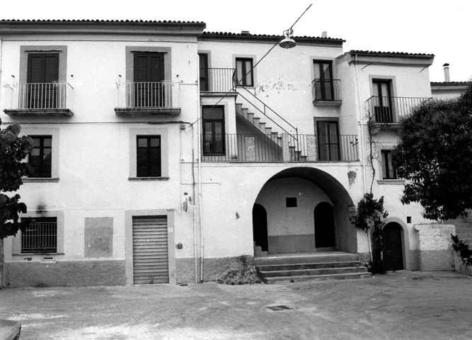 complesso edilizio, case a schiera - Castel San Vincenzo (IS) 