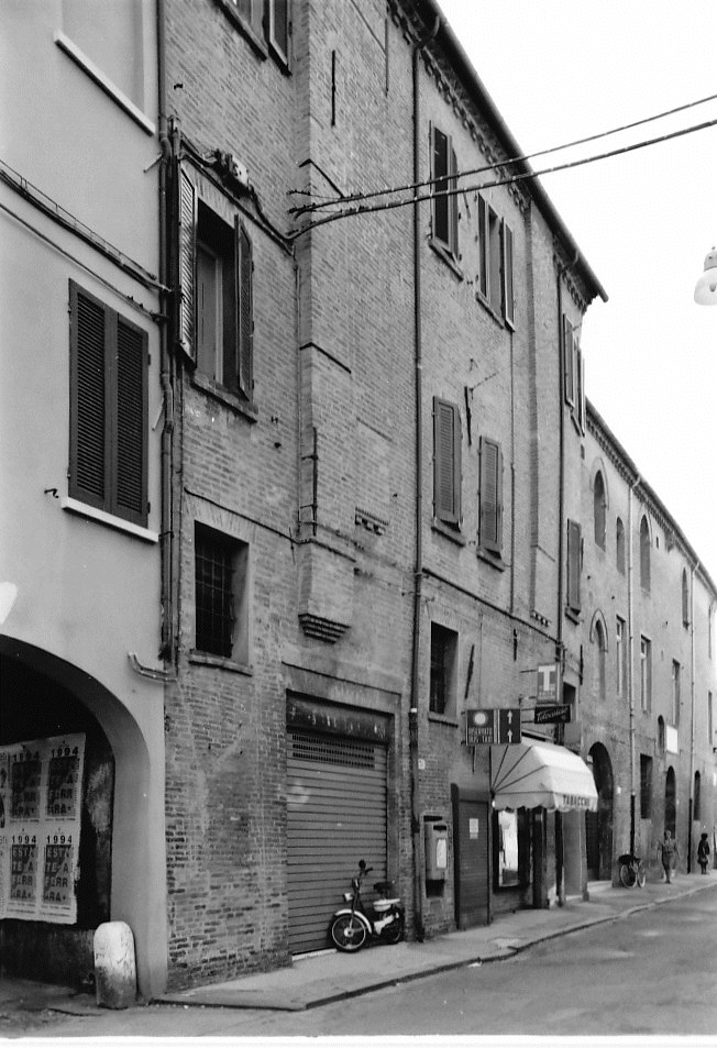 casa, privata - Ferrara (FE)  (XIV, fine)