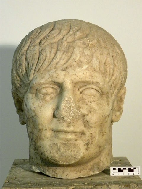 testa virile - Produzione romana (inizio sec. II d.C)