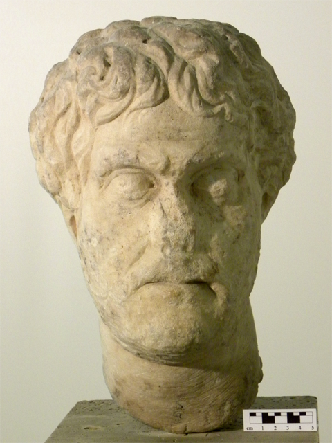 testa virile - Produzione romana (meta' sec. II d.C)