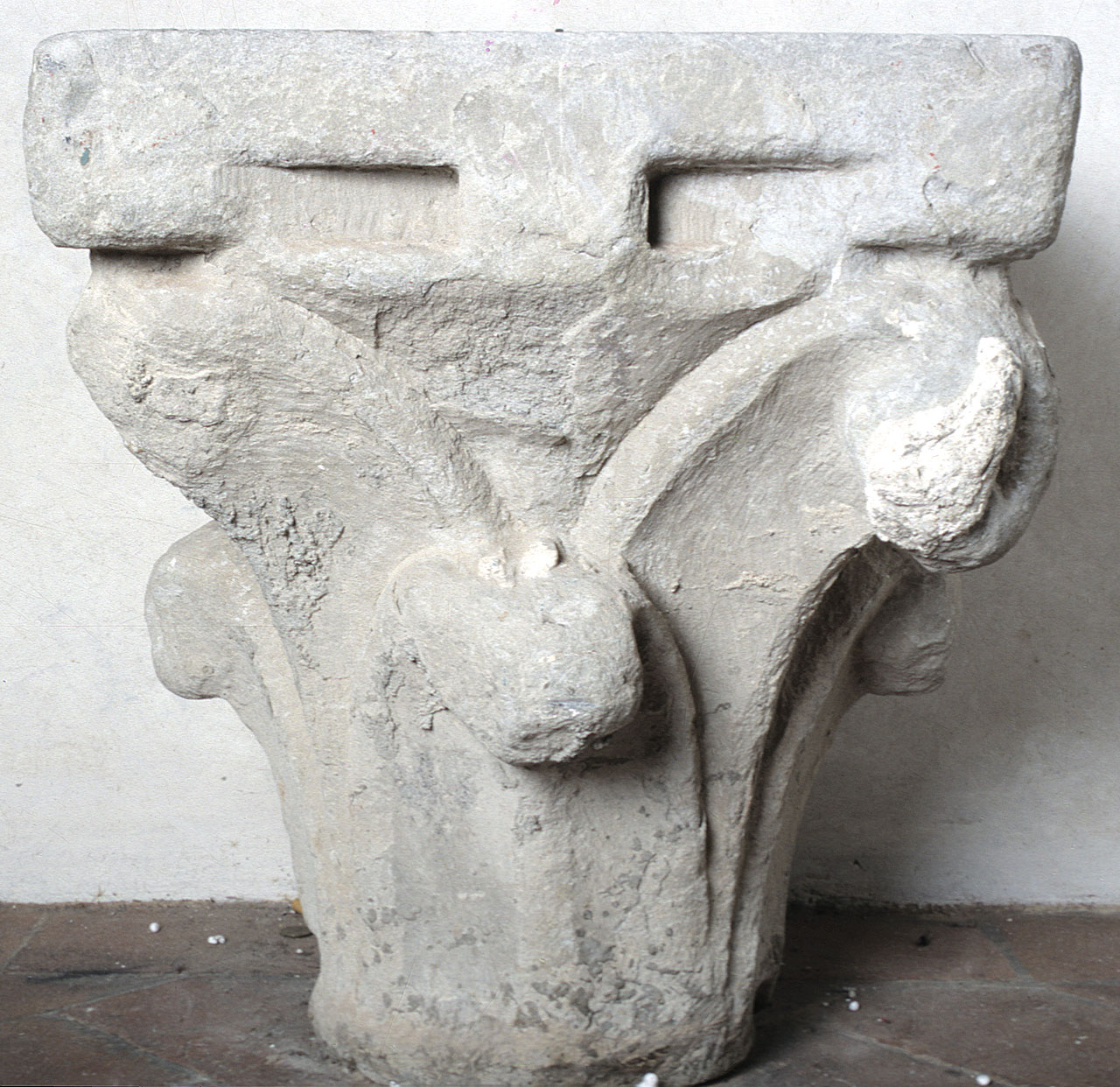 capitello - bottega fiorentina (secondo quarto sec. XIV)