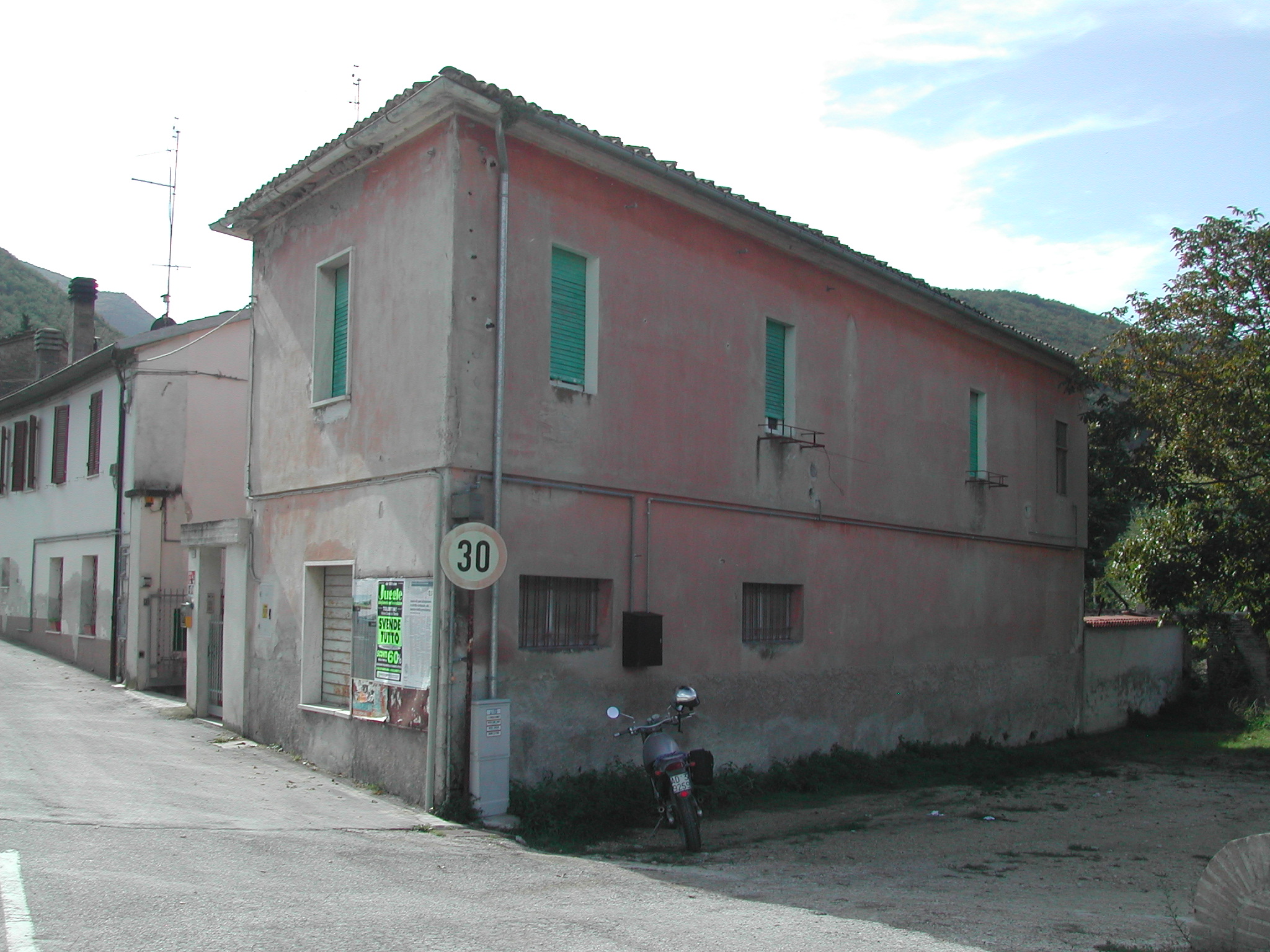 Casa isoalta (casa isolata) - San Severino Marche (MC) 