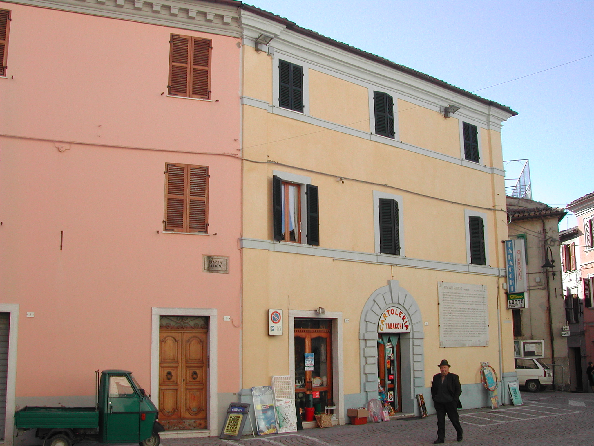 Palazzetto a schiera (palazzetto a schiera) - Apiro (MC) 