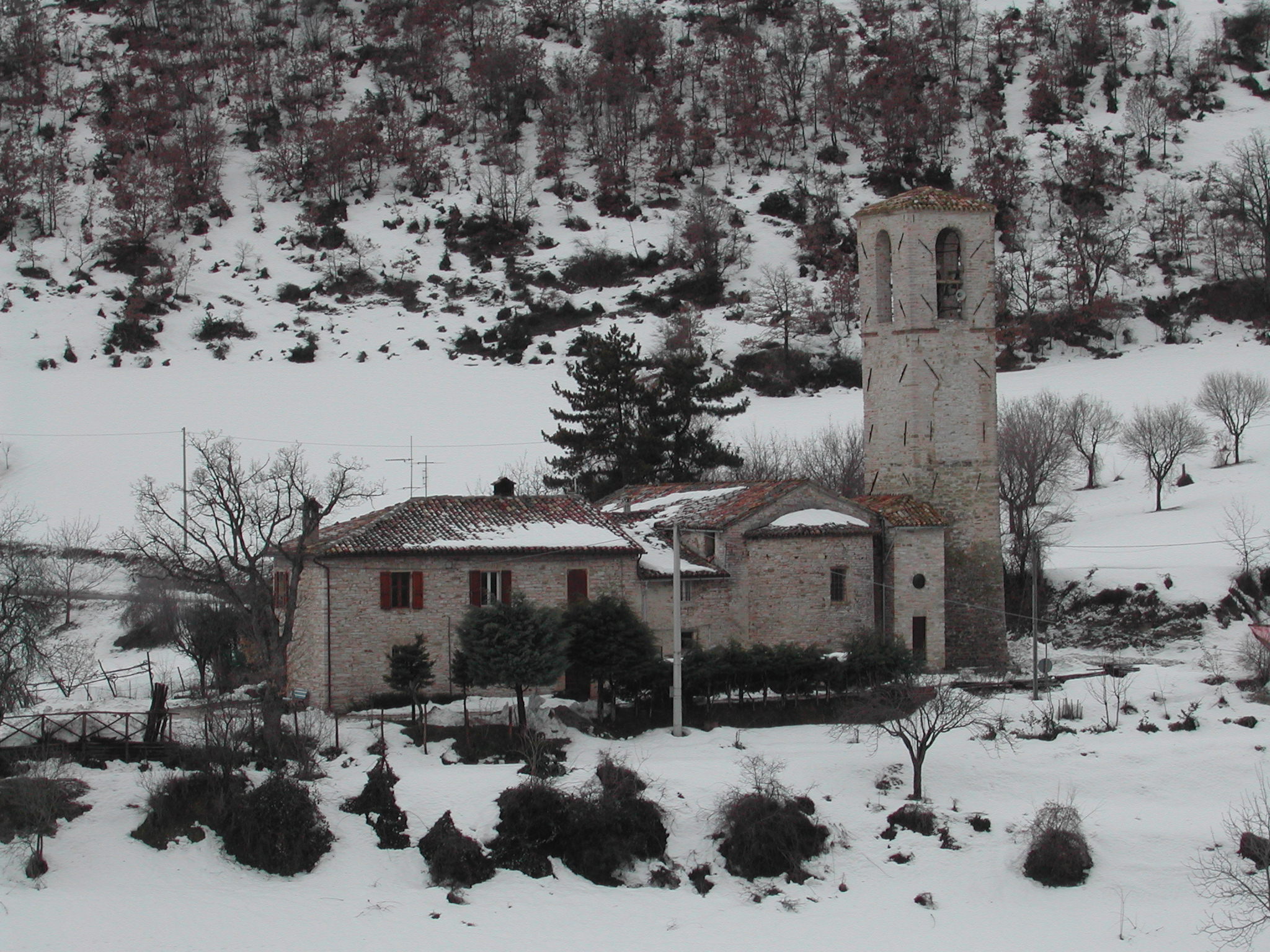 Casa canonica della Chiesa del Beato Ugolino (casa canonica) - Fiastra (MC) 