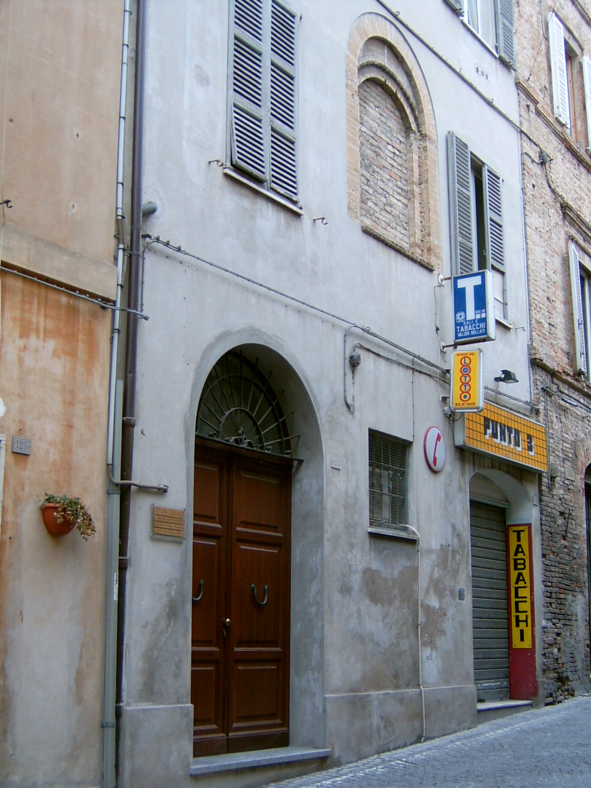 Palazzetto con arco romanico (palazzetto, di appartamenti) - Fermo (AP) 