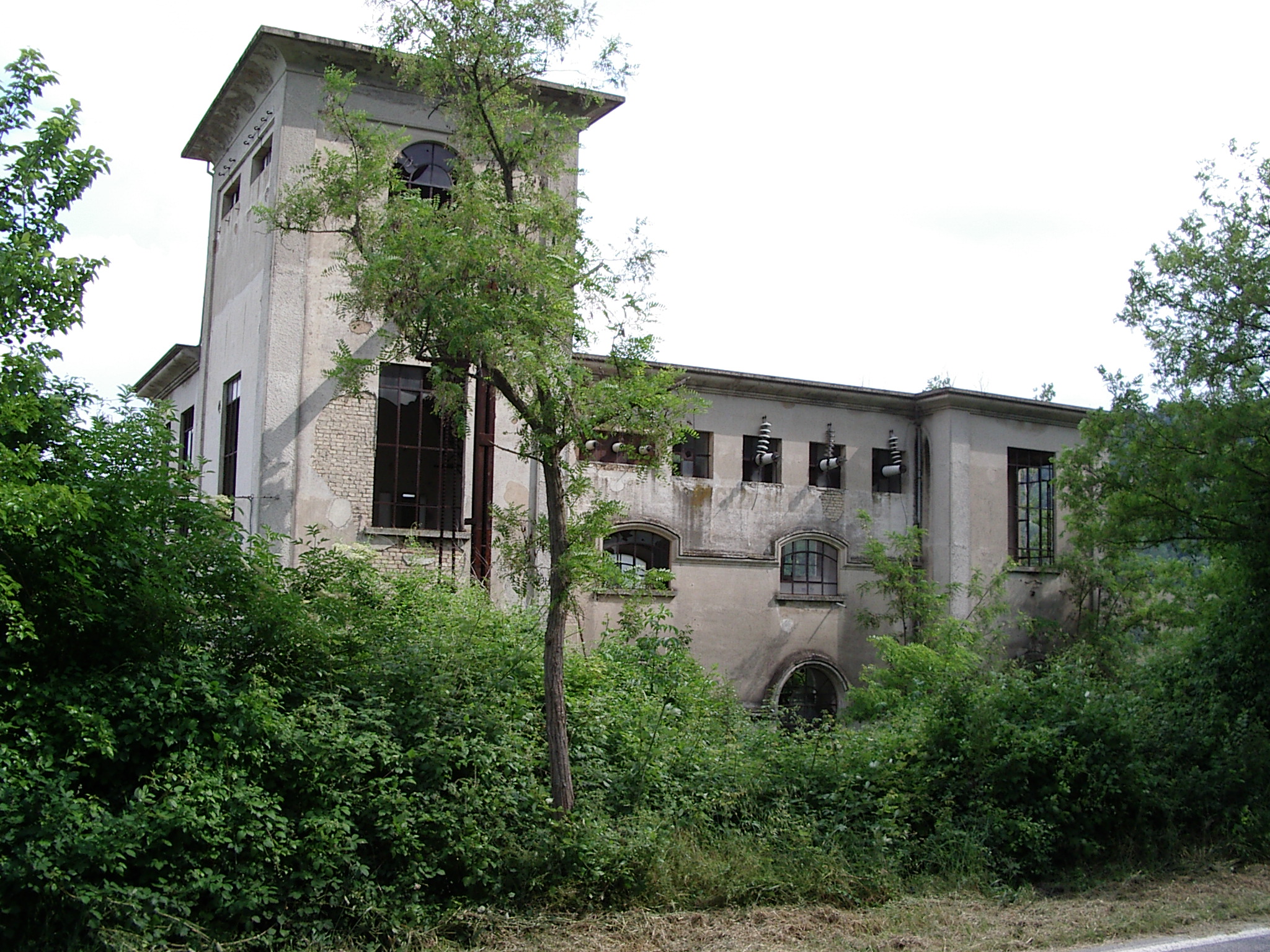 Centrale elettrica (centrale, elettrica) - Montefalcone Appennino (AP) 