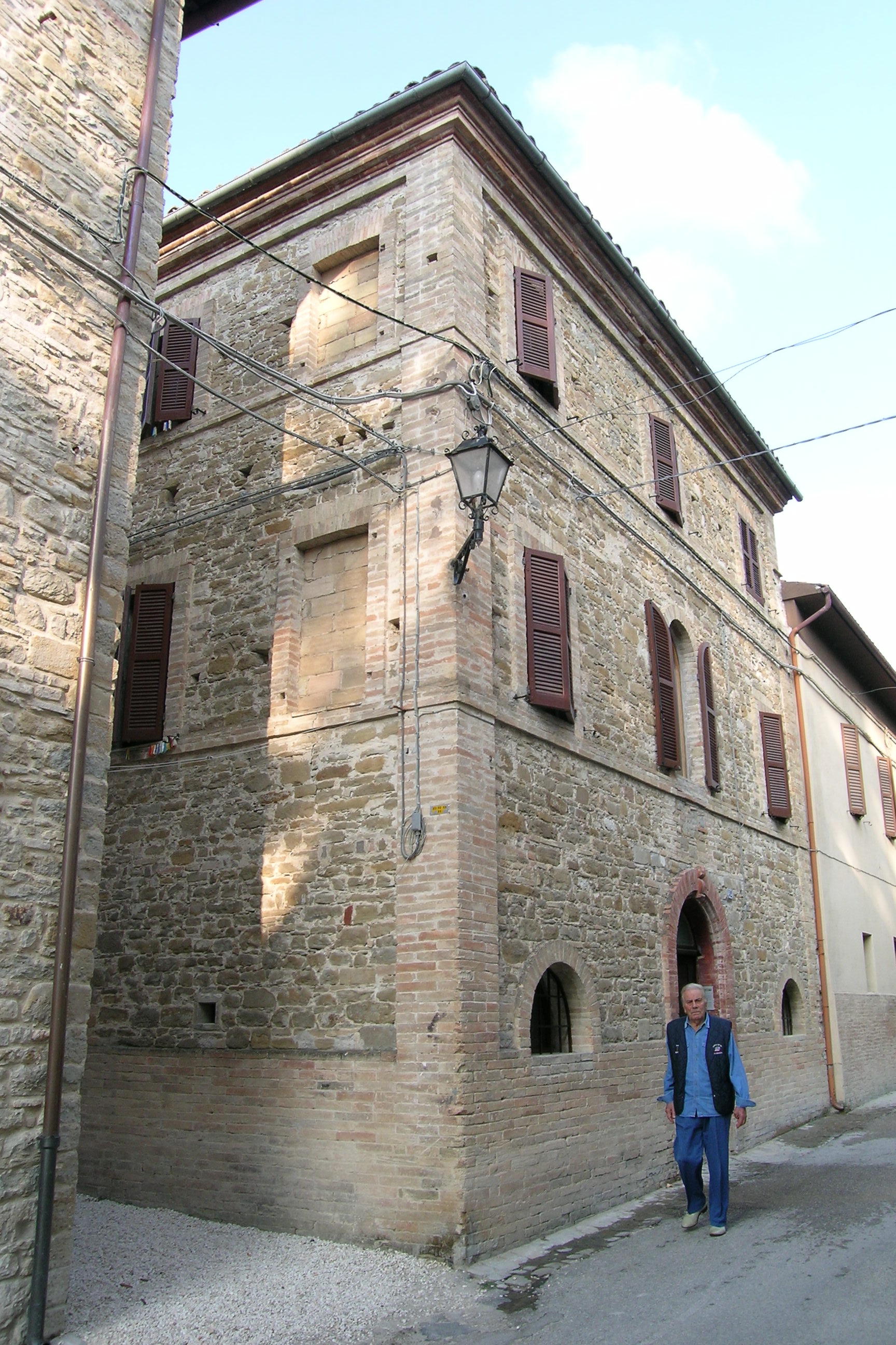 Palazzetto di appartamenti (palazzetto, di appartamenti) - Pievebovigliana (MC) 