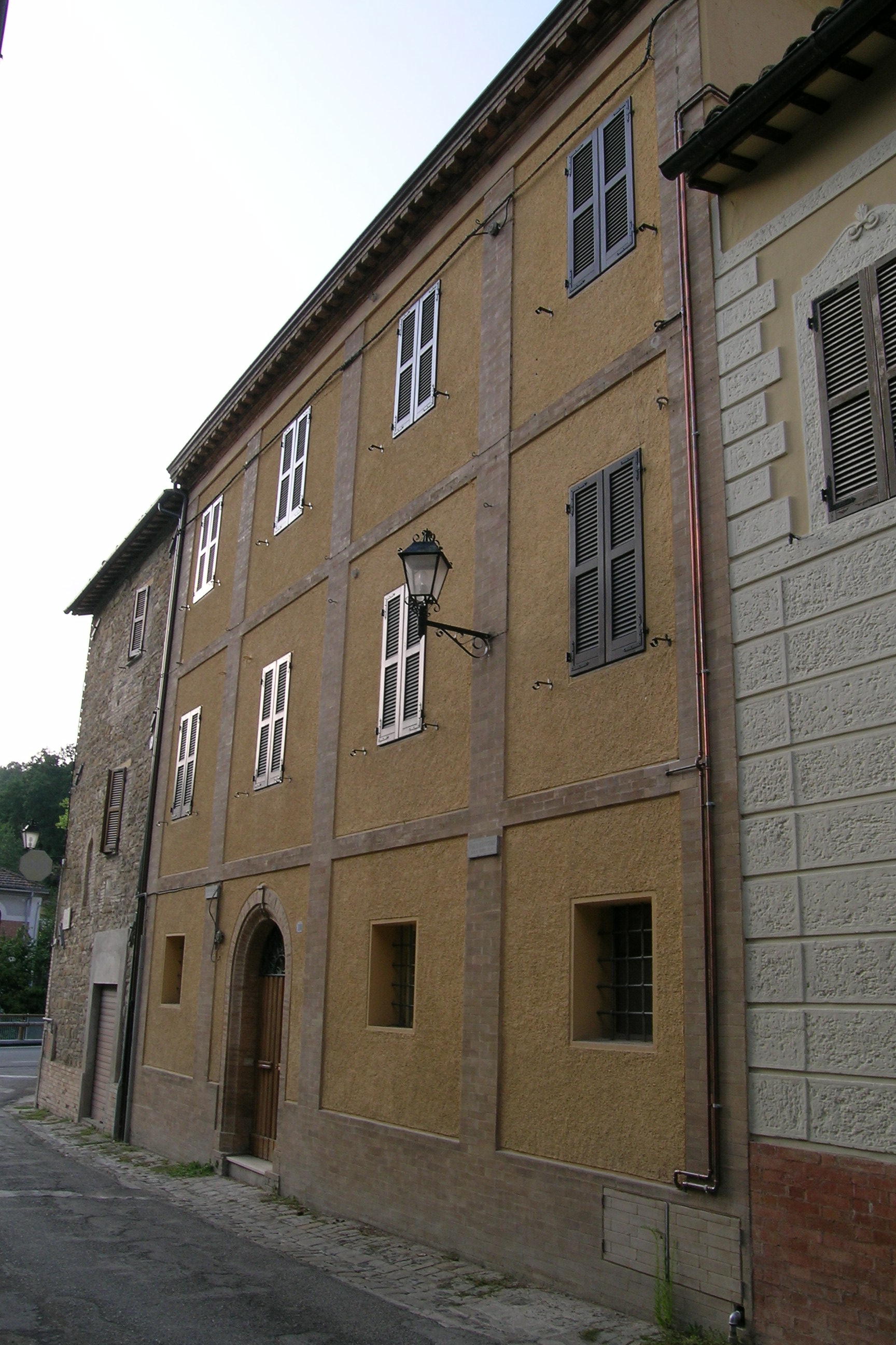 Palazzo di appartamenti (palazzo, di appartamenti) - Pievebovigliana (MC) 