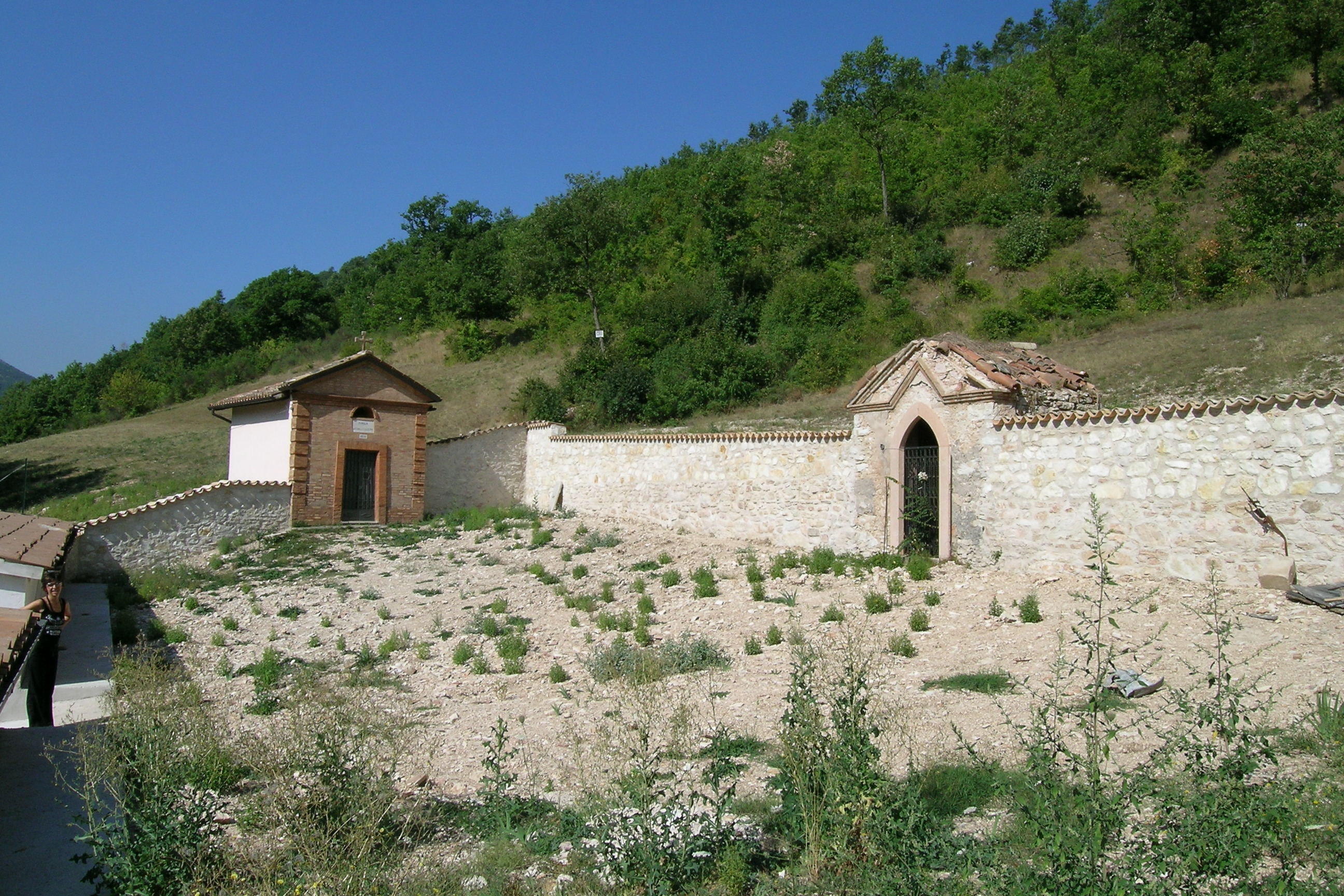 Cimitero di Fiume (cimitero, comunale) - Pieve Torina (MC) 