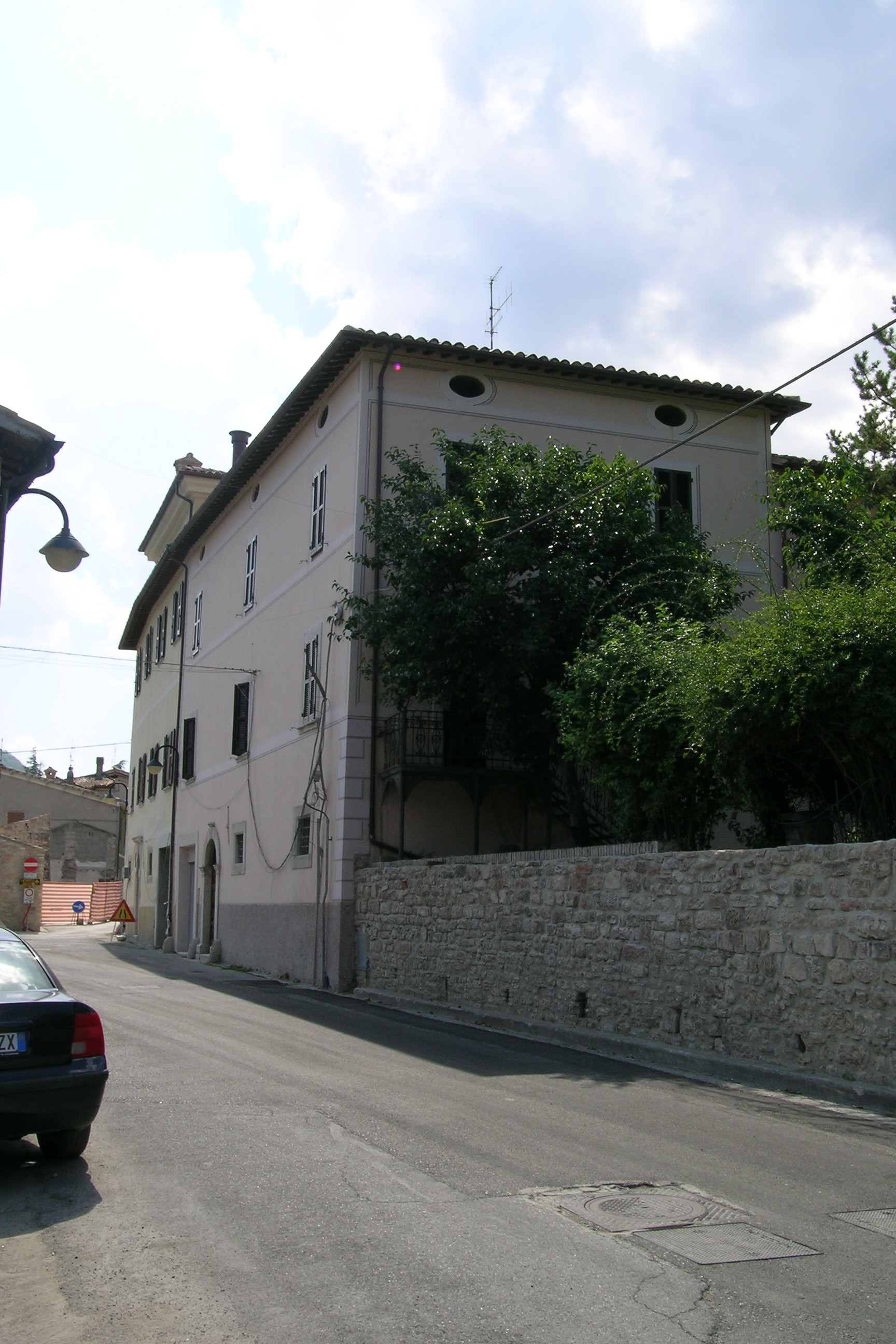 Palazzo di appartamenti (palazzo, di appartamenti) - Pieve Torina (MC) 