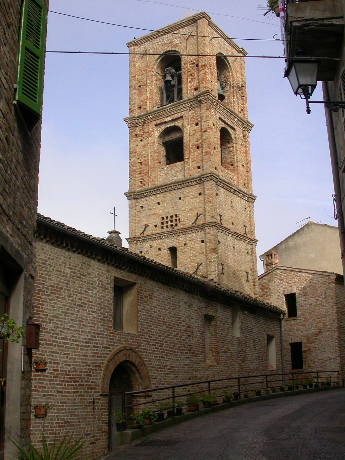 Campanile della Chiesa di S. Maria del Borgo (campanile) - Castignano (AP) 