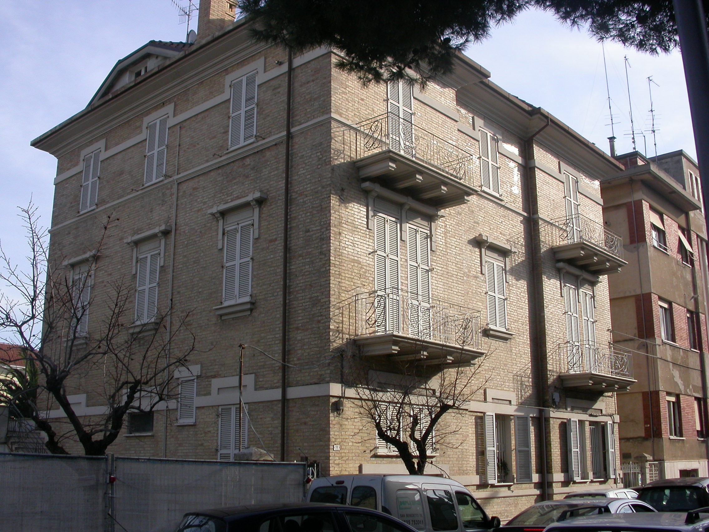 Palazzo in via Dari (palazzo di appartamenti) - San Benedetto del Tronto (AP) 