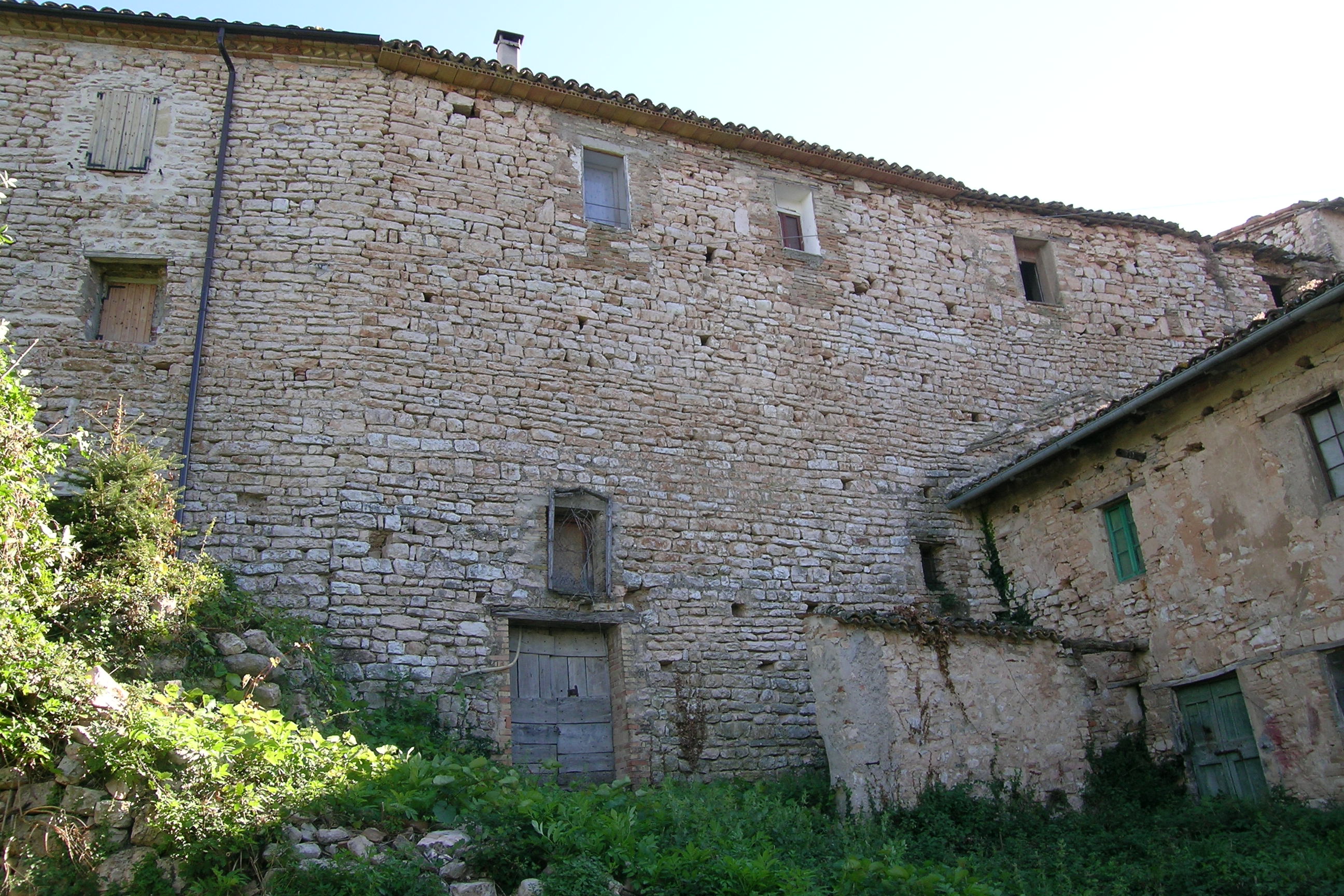 Mura del Castello di Croce (mura, del castello) - Caldarola (MC) 