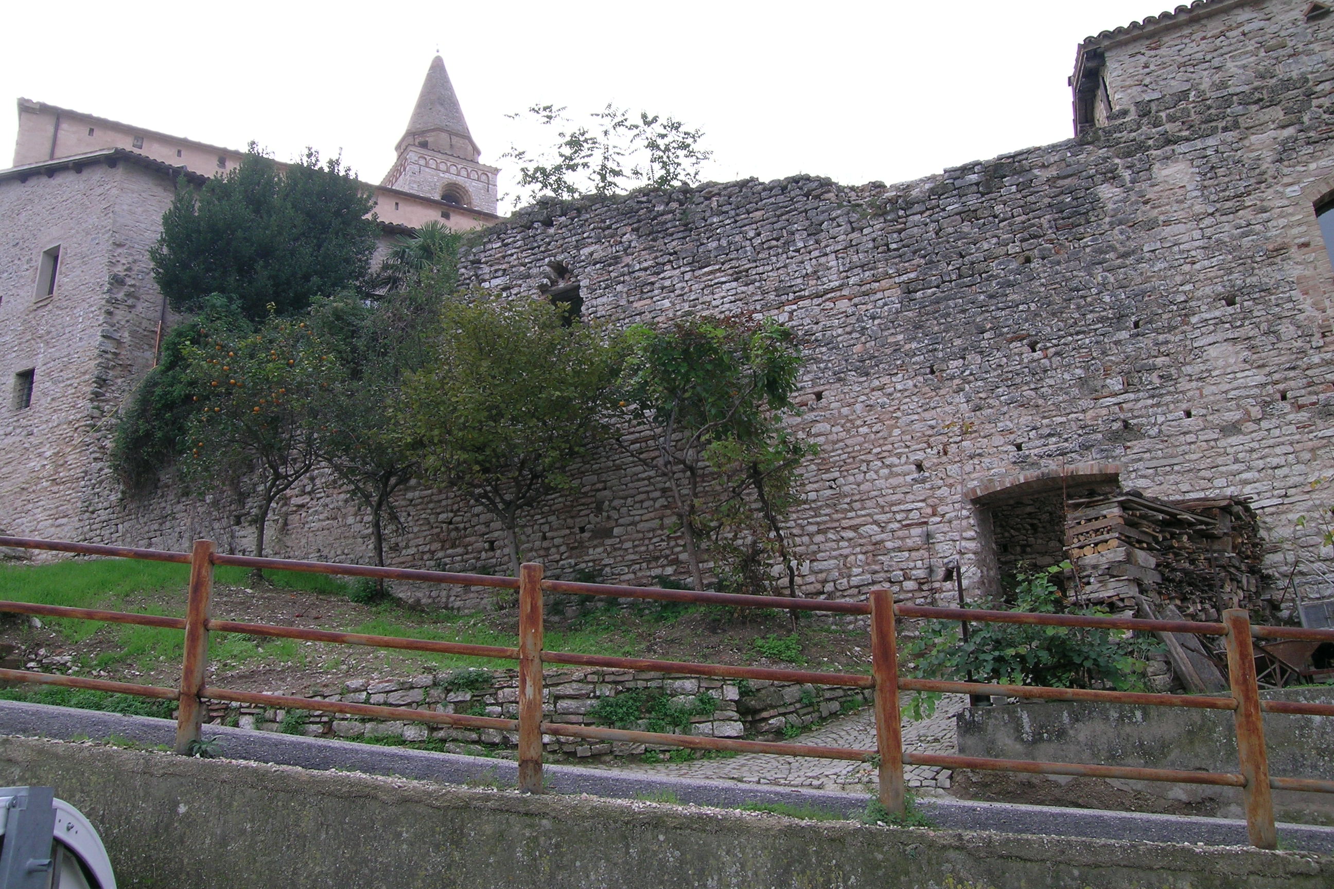 Mura del Castello di Pievefavera (mura, castellane) - Caldarola (MC) 