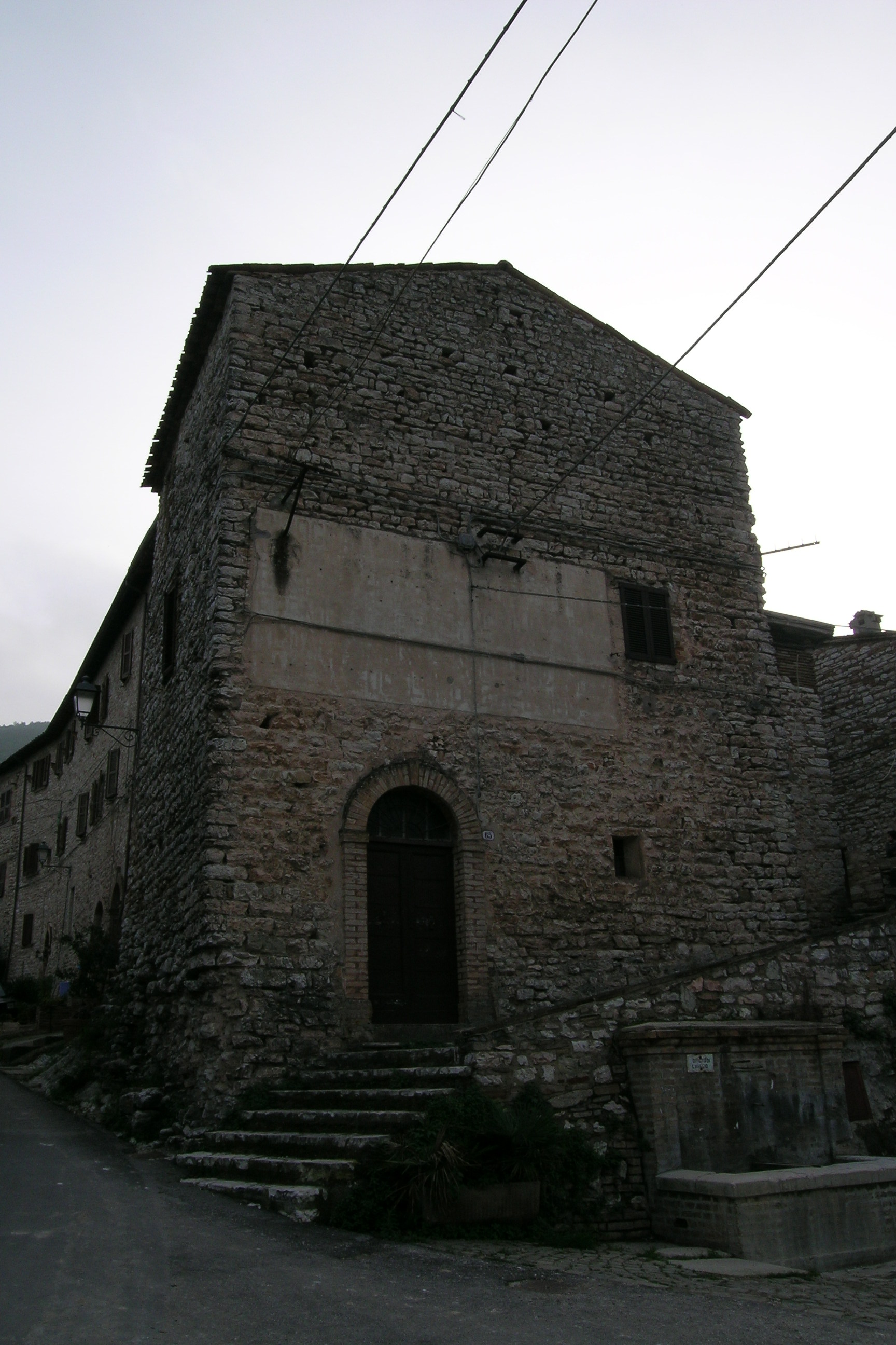 Torrione del Castello di Pievefavera (torrione, del castello) - Caldarola (MC) 