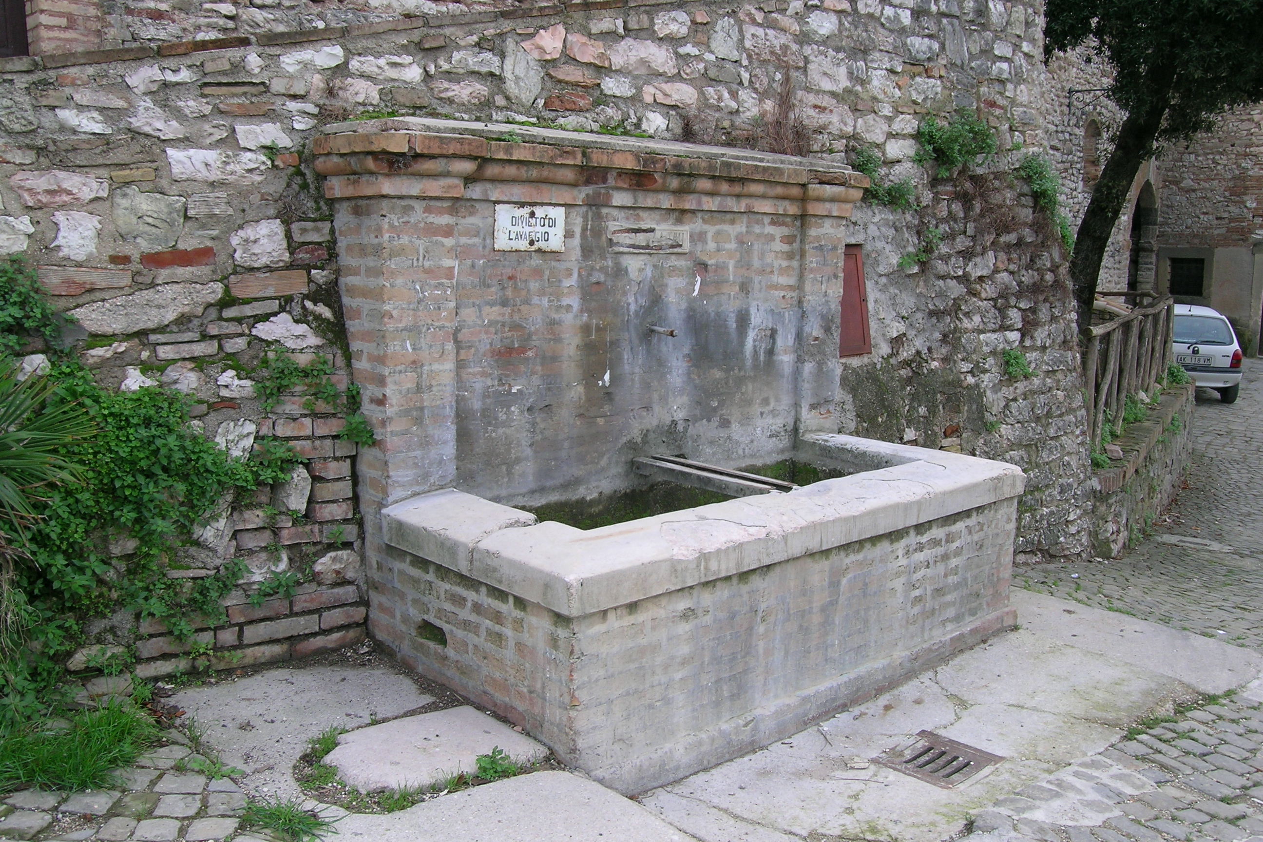 Fontana pubblica (fontana, pubblica) - Caldarola (MC) 