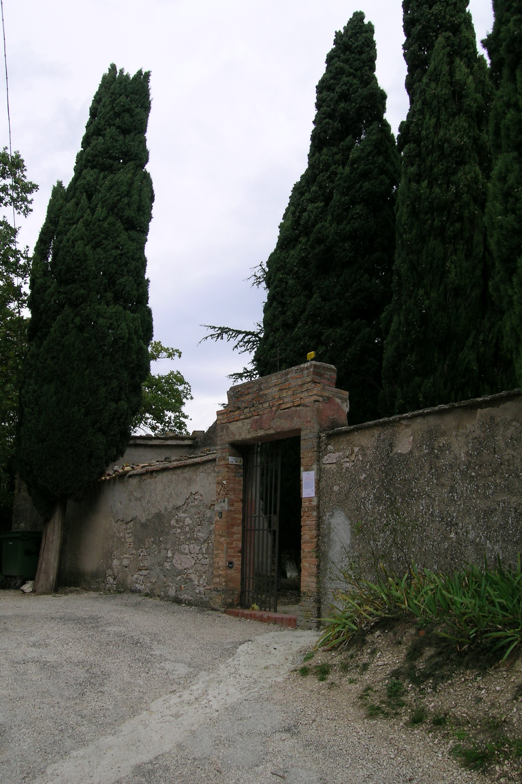 Cimitero di Pievefavera (cimitero, comunale) - Caldarola (MC) 