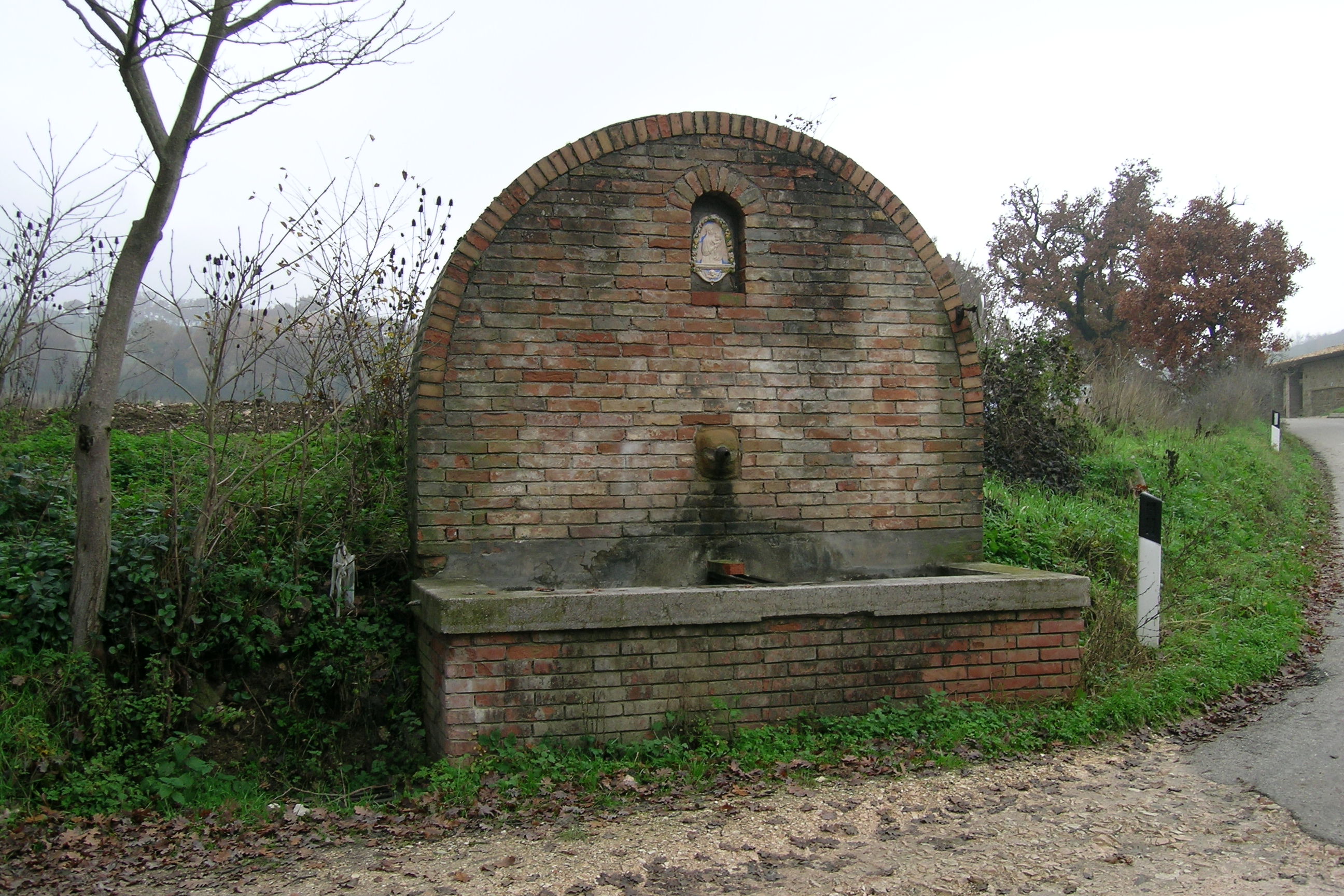 Fontana pubblica (fontana, pubblica) - Castelraimondo (MC) 