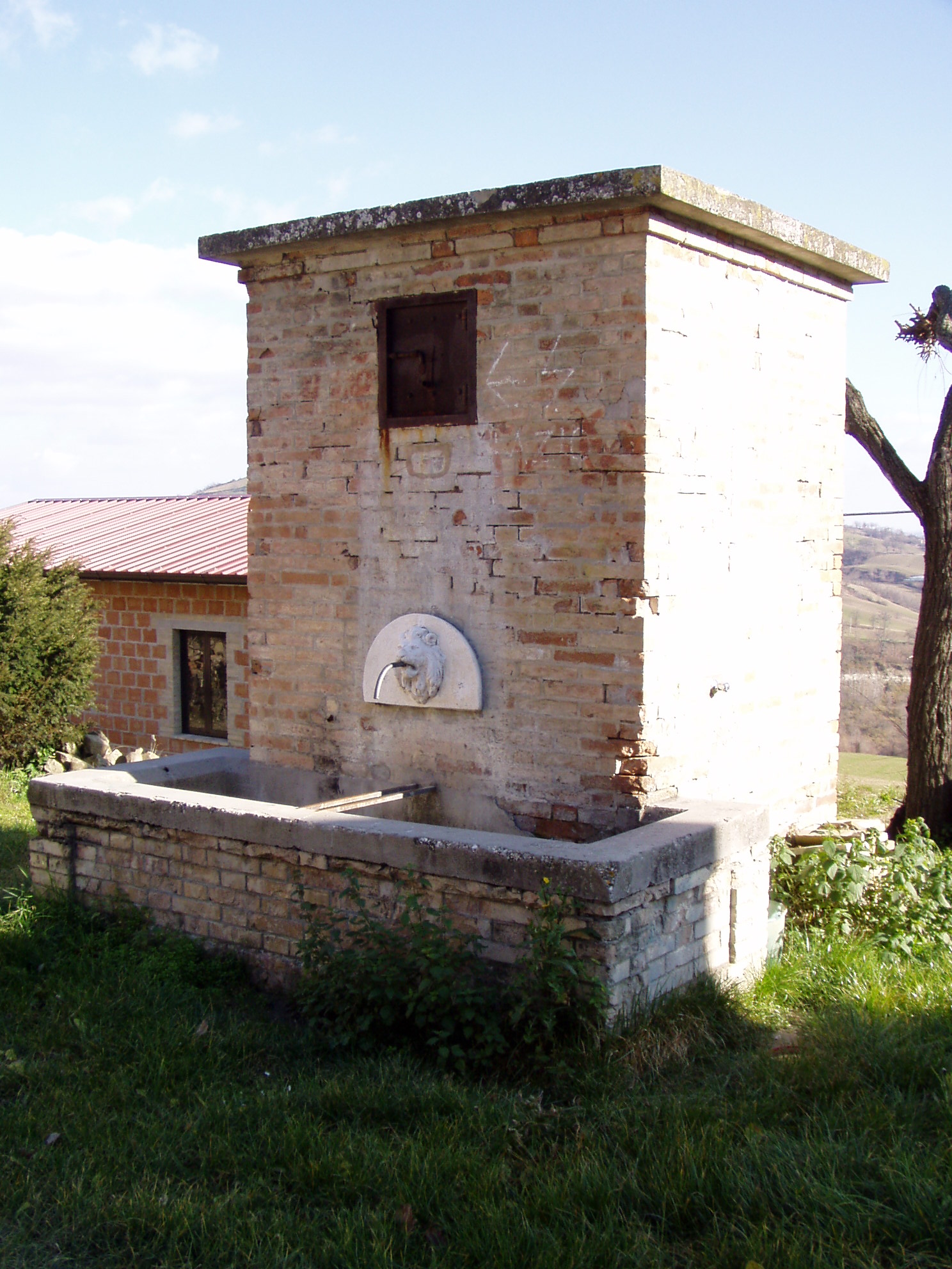 Fonte pubblica (fonte, pubblica) - Penna San Giovanni (MC) 