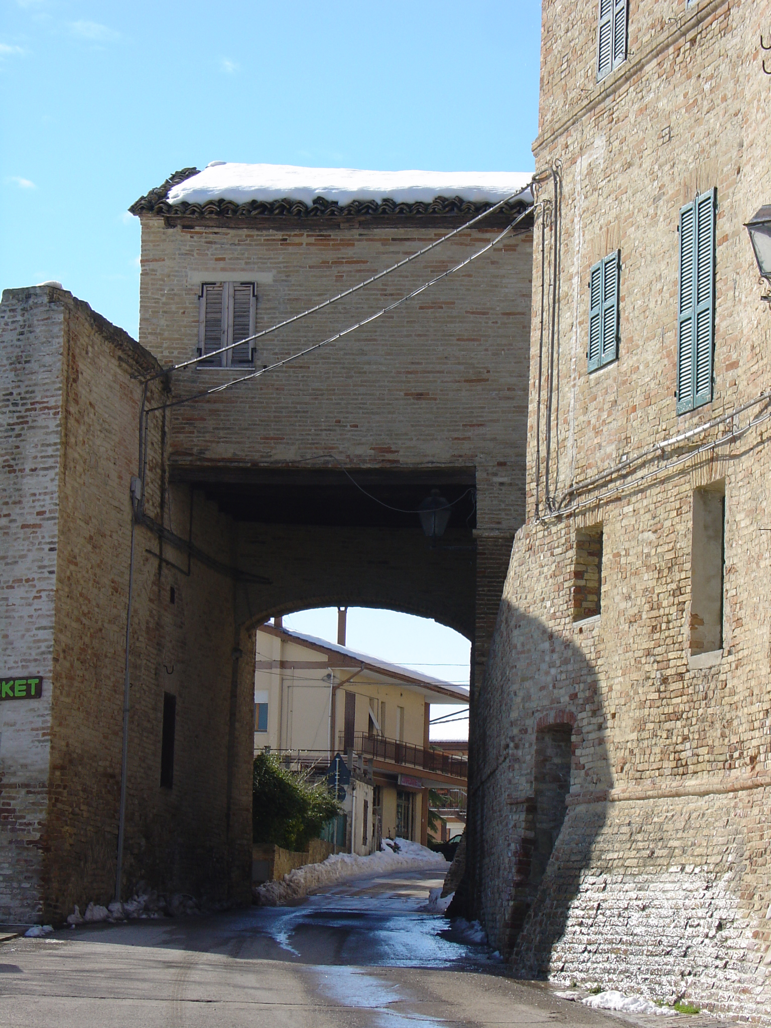 Casa su torrione (casa) - Altidona (AP) 