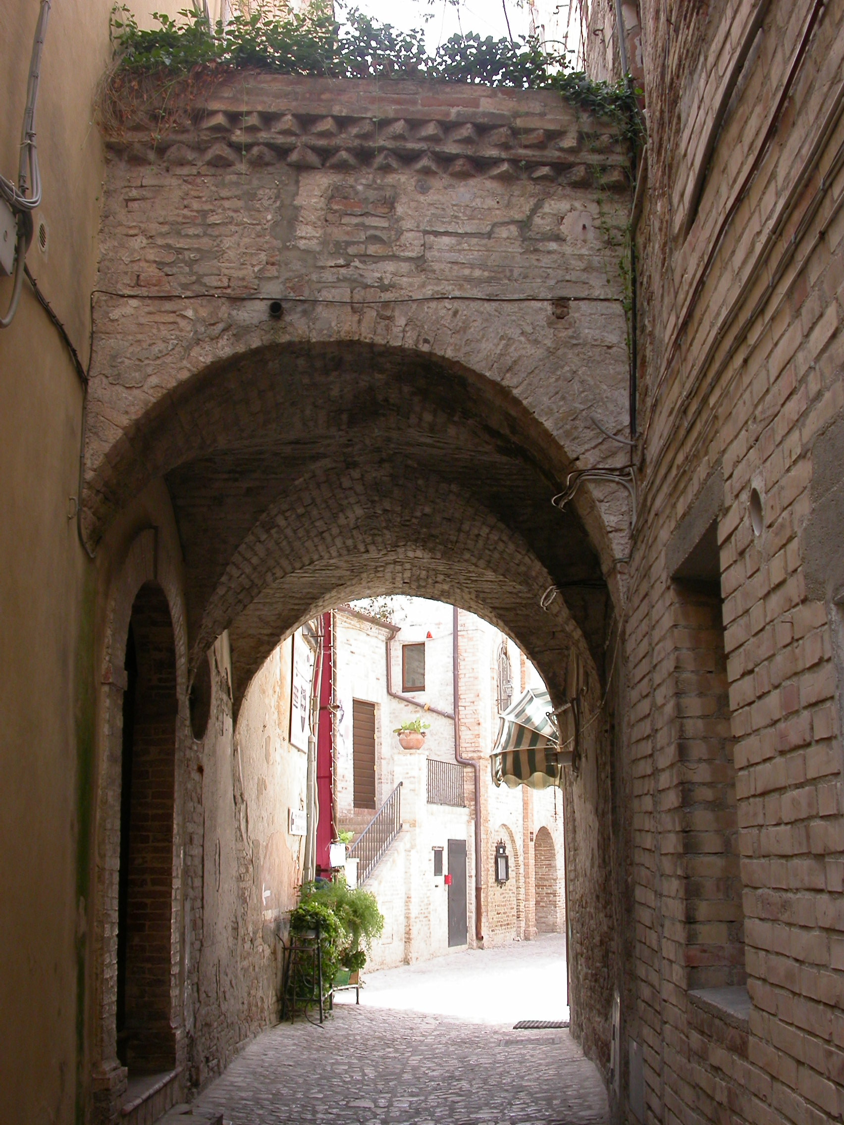 Passaggio coperto in via Medoro Patriarca (arco) - Grottammare (AP) 