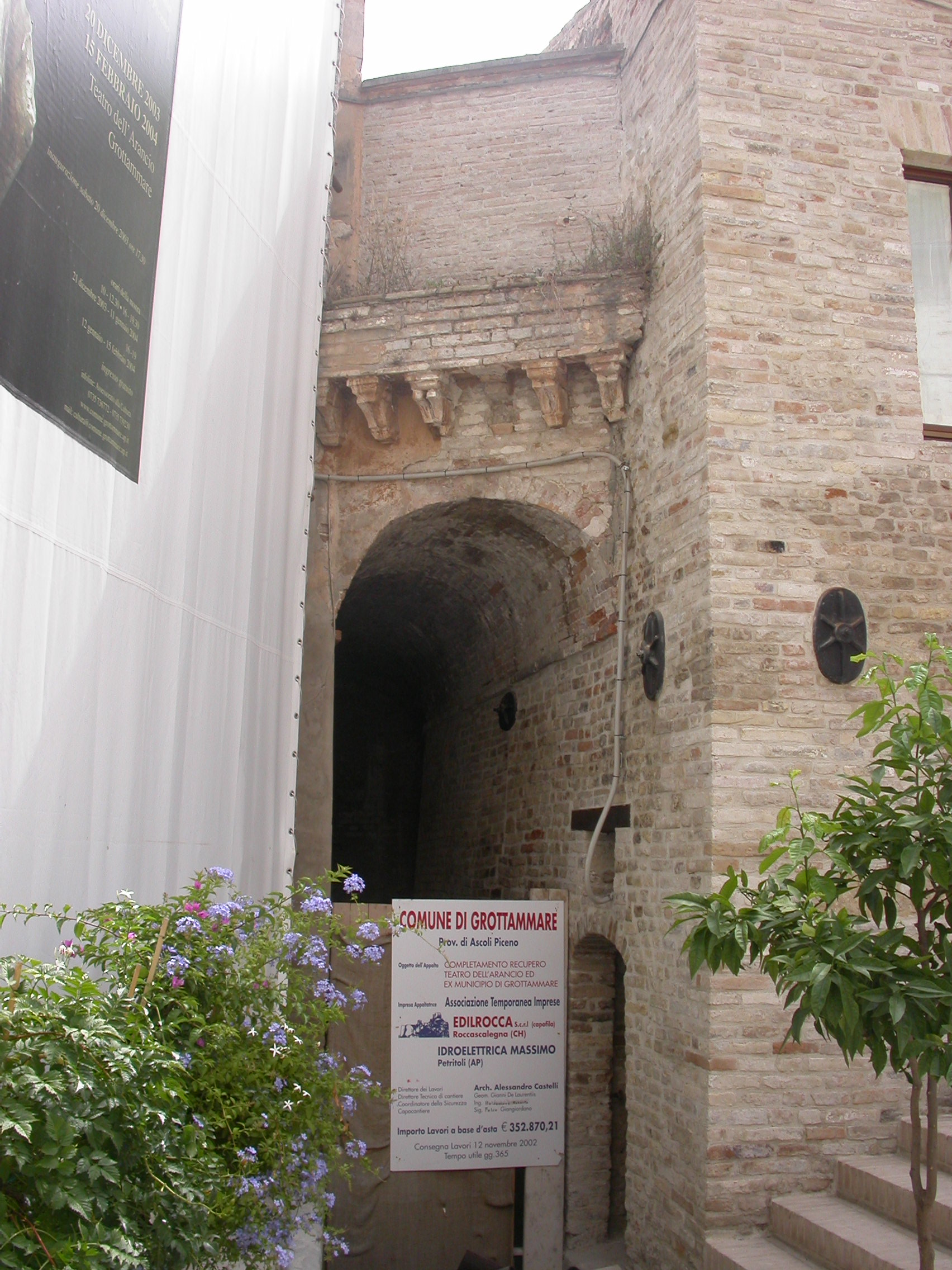 Passaggio coperto in piazza Peretti (arco) - Grottammare (AP) 