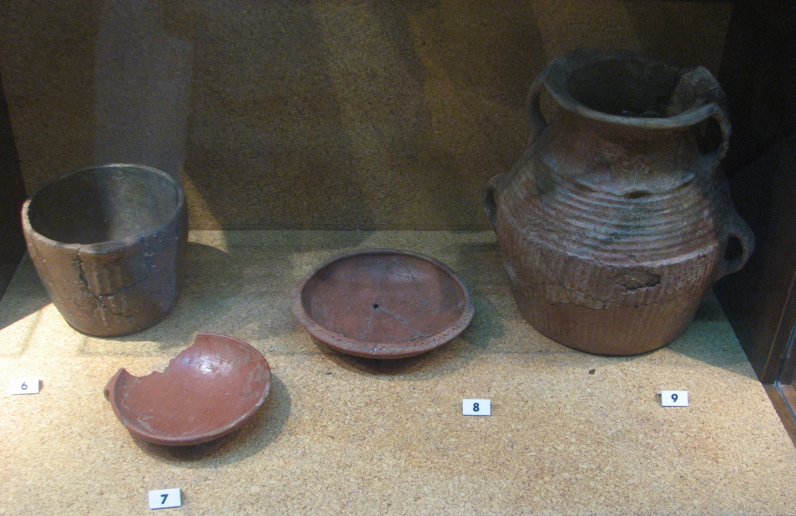 Materiale di collezione museale (ceramica, metallo)