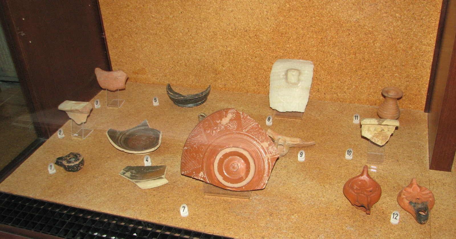 Materiale di collezione museale (ceramica, materiale lapideo)