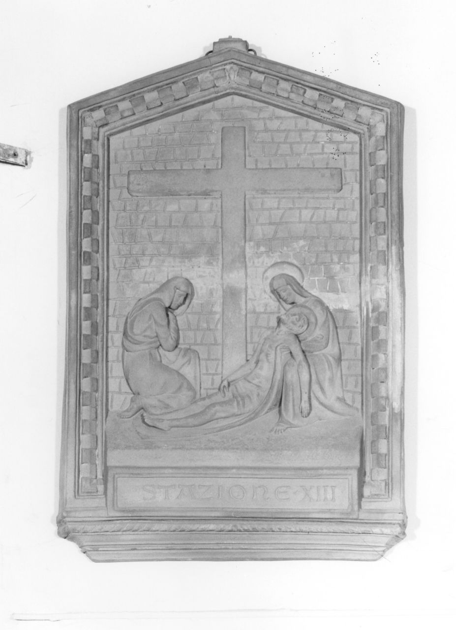 stazione XIII: Gesù deposto dalla croce (rilievo) di Donati Raffaello (sec. XX)