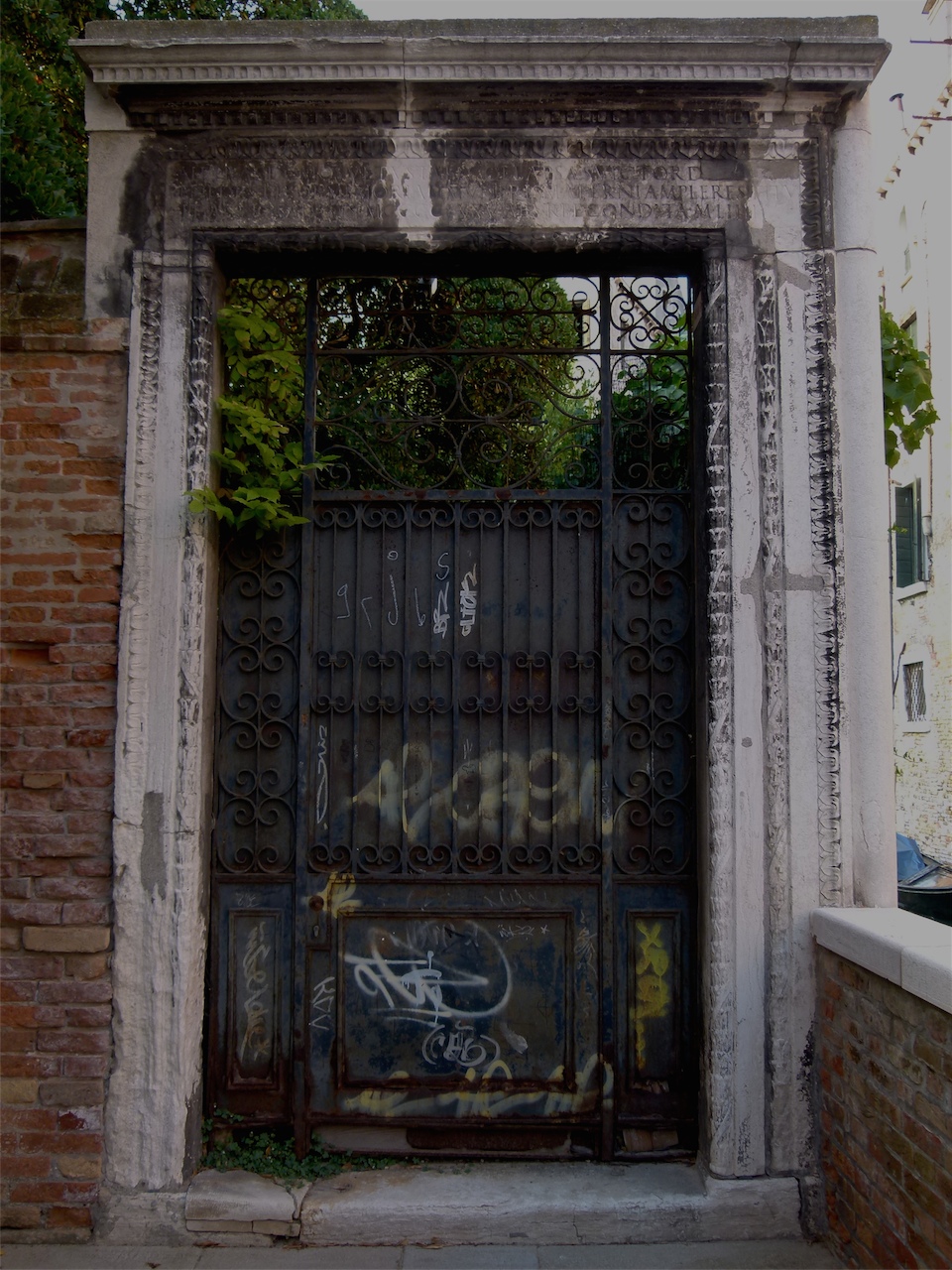 motivi decorativi (portale architravato, opera isolata) - ambito veneziano (sec. XV)
