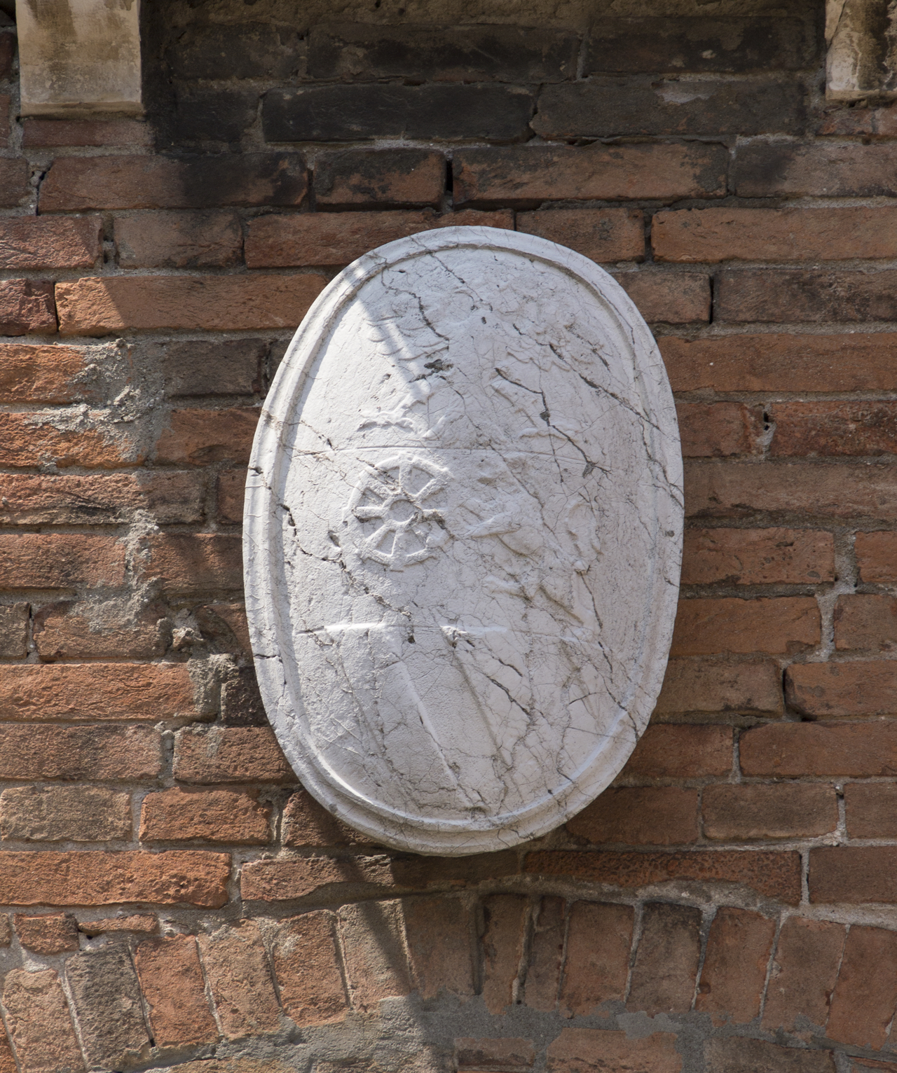 aquila, leone rampante, ruota (rilievo, opera isolata) - ambito veneziano (seconda metà sec. XVI)