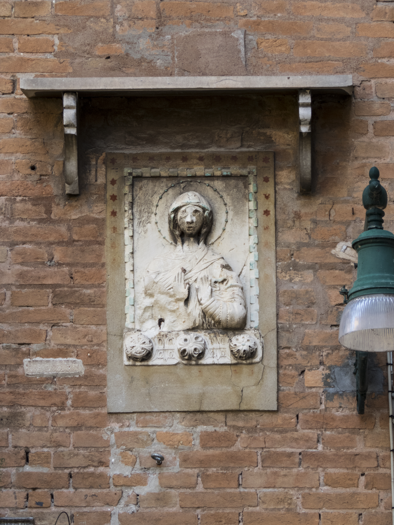 Madonna o Maddalena orante, motivi decorativi fitomorfi (tabernacolo, opera isolata) - ambito veneziano (sec. XX)