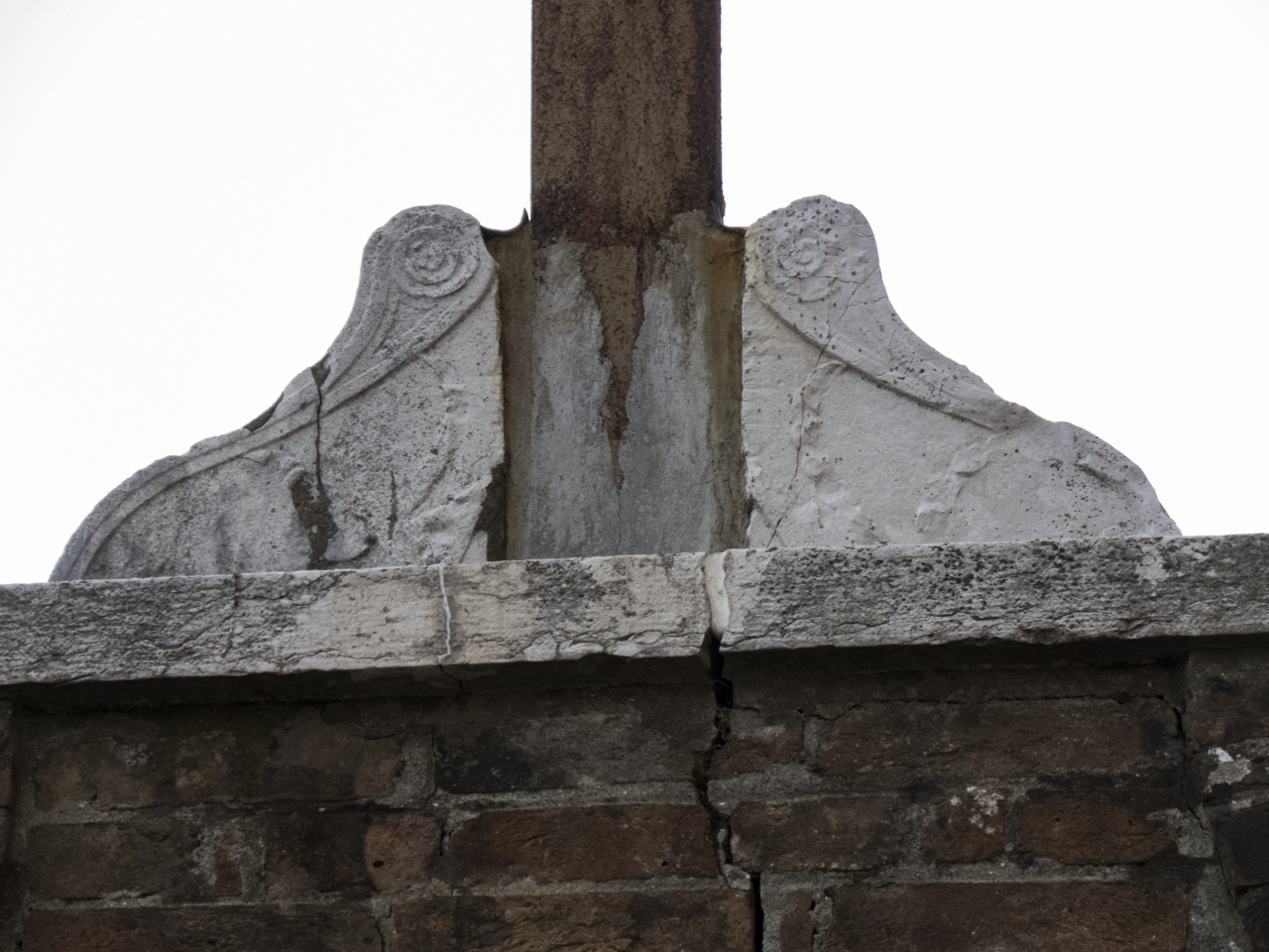 motivo decorativo a volute (mensola architettonica, frammento) - ambito veneziano (secc. XVII-XVIII)