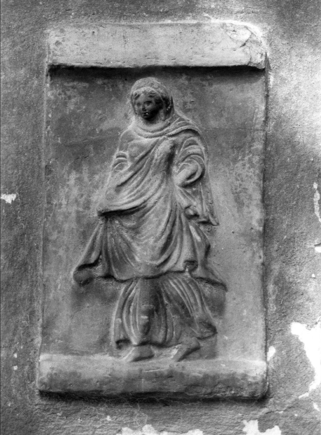 figura femminile (formella) - ambito lombardo (fine/ inizio secc. XIX-XX)