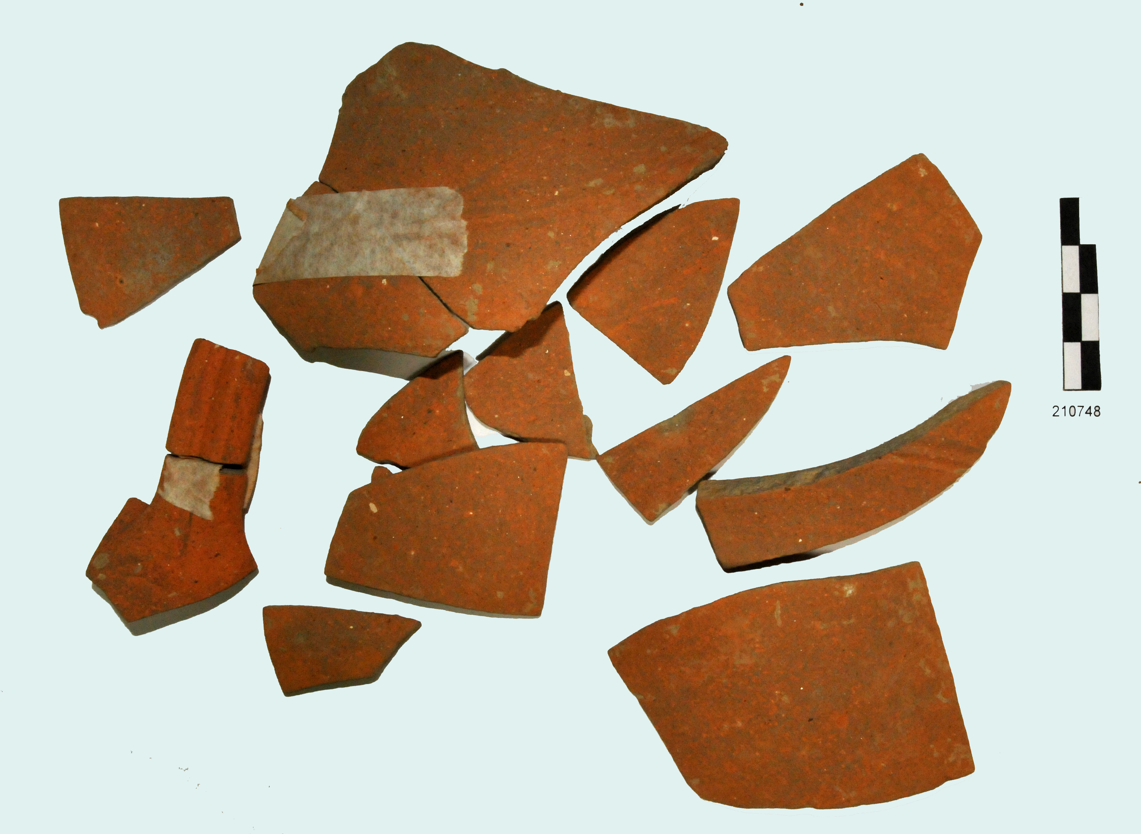 ansa, parete, argilla marrone chiaro, dura, superficie metallica (I d.C - II d.C)