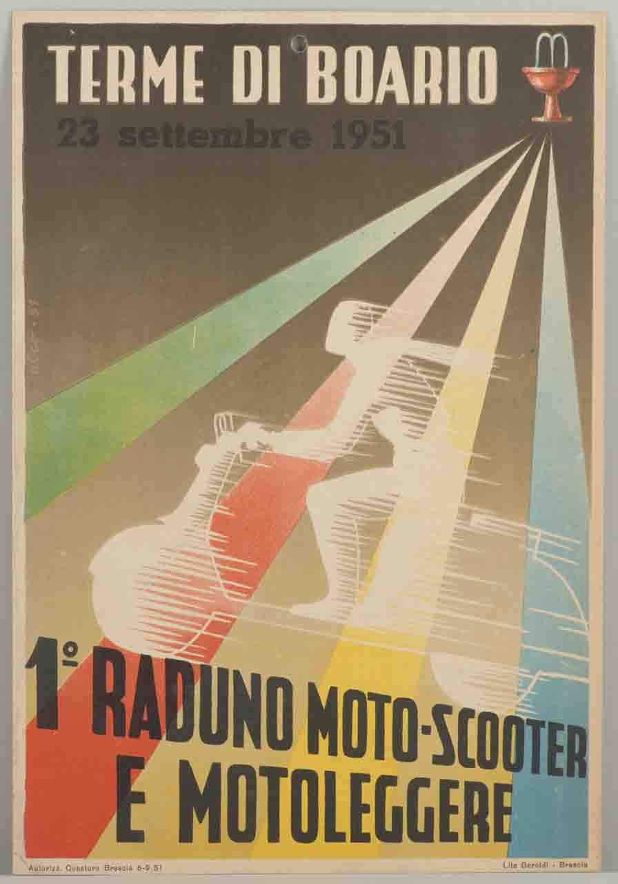 figura maschile sfreccia su uno scooter sovrapposto a raggi colorati da fontana (locandina) di Coccoli Aldo (sec. XX)